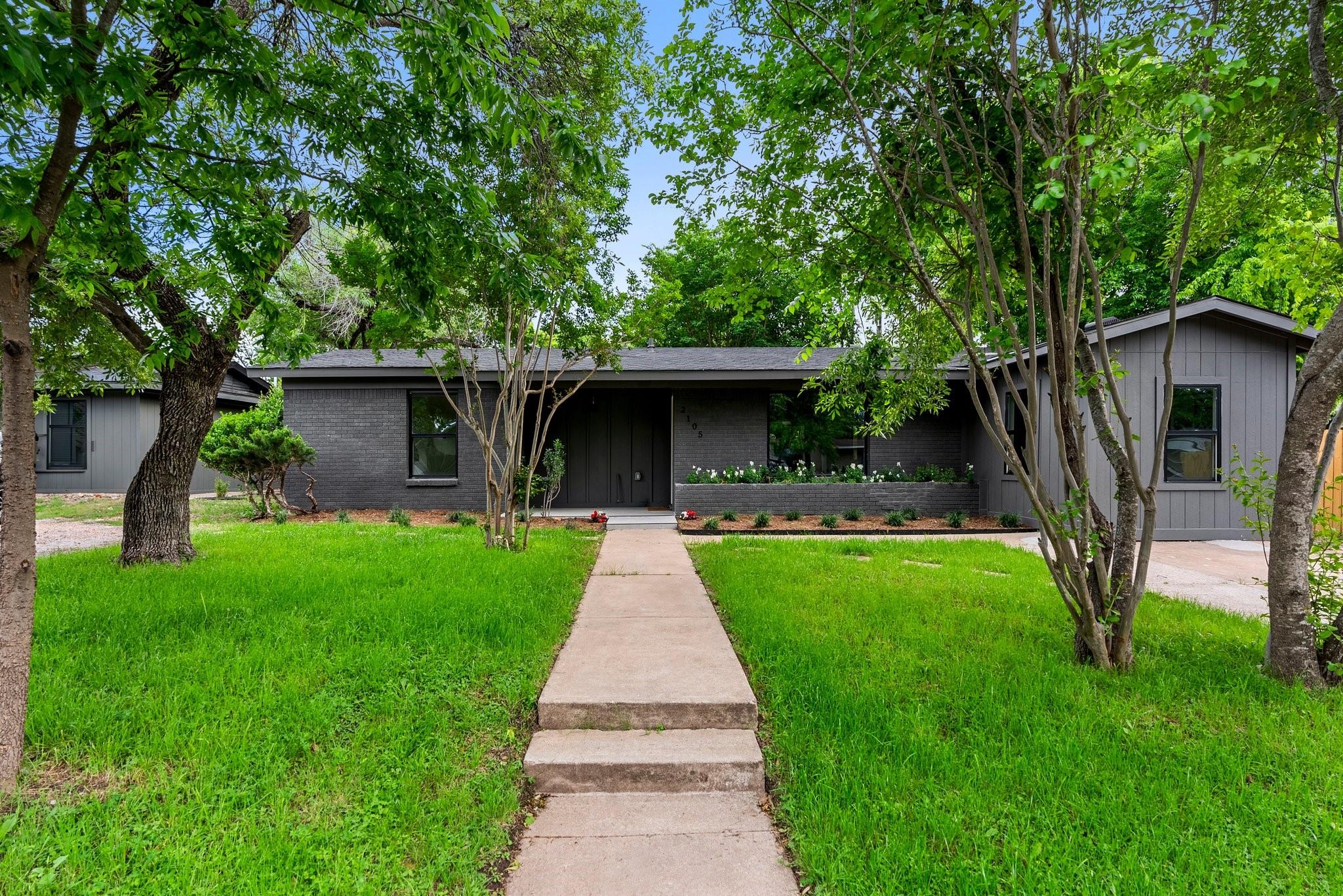 2105 Brunswick DR — photo 3
