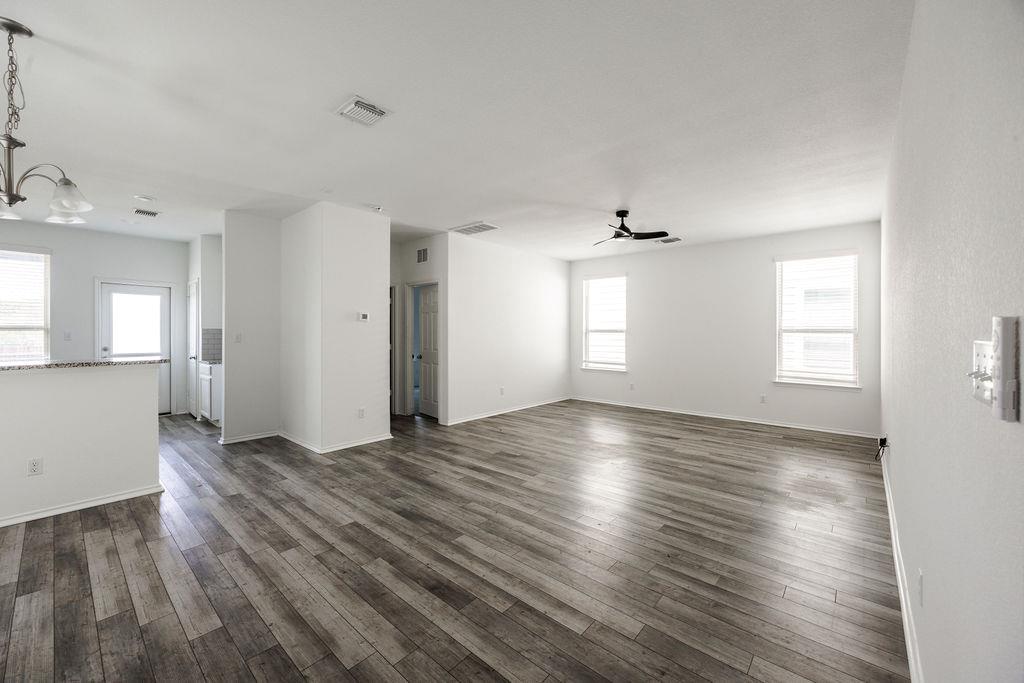 448 English Oak ST — photo 4