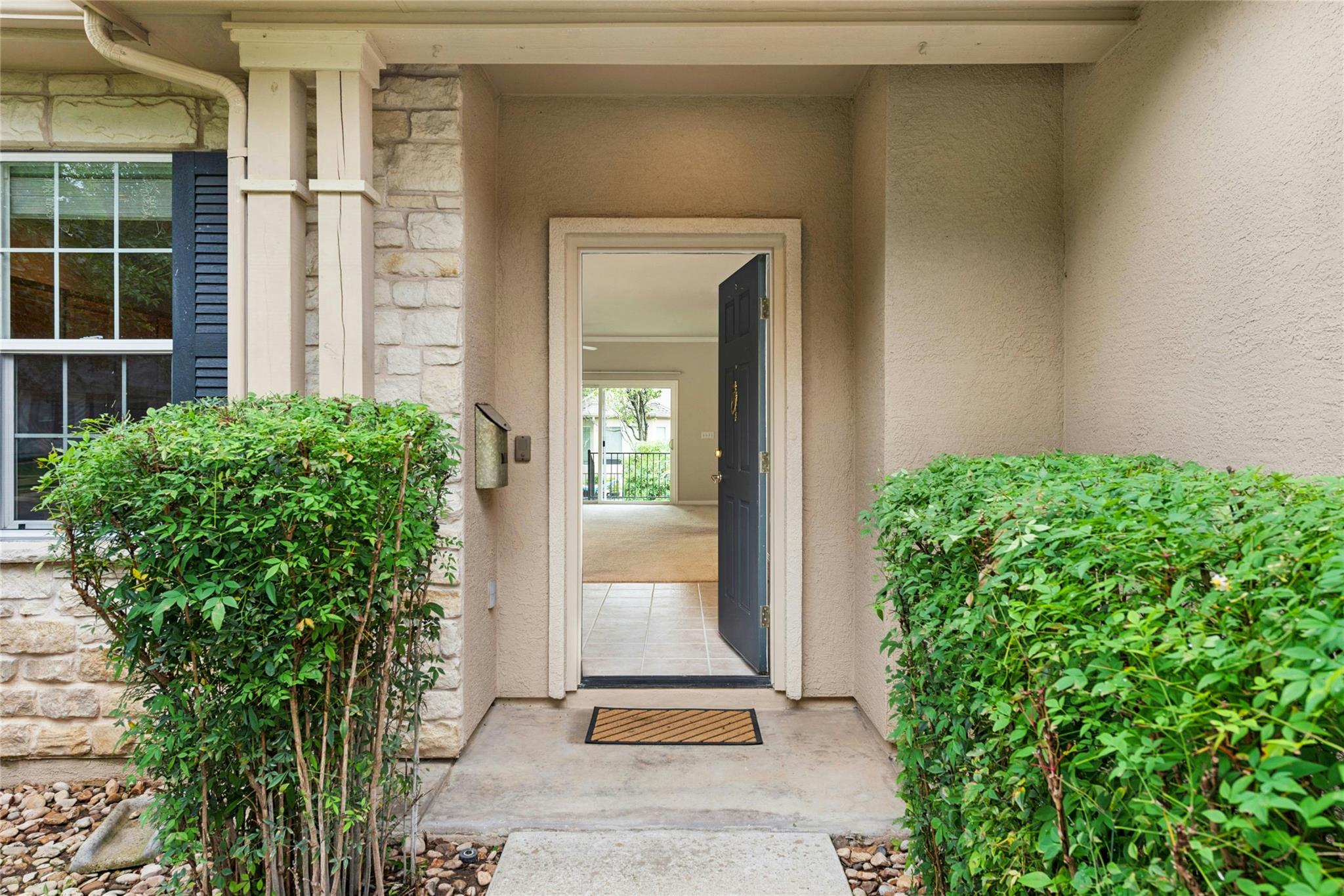 402 Colorado River RD — photo 4