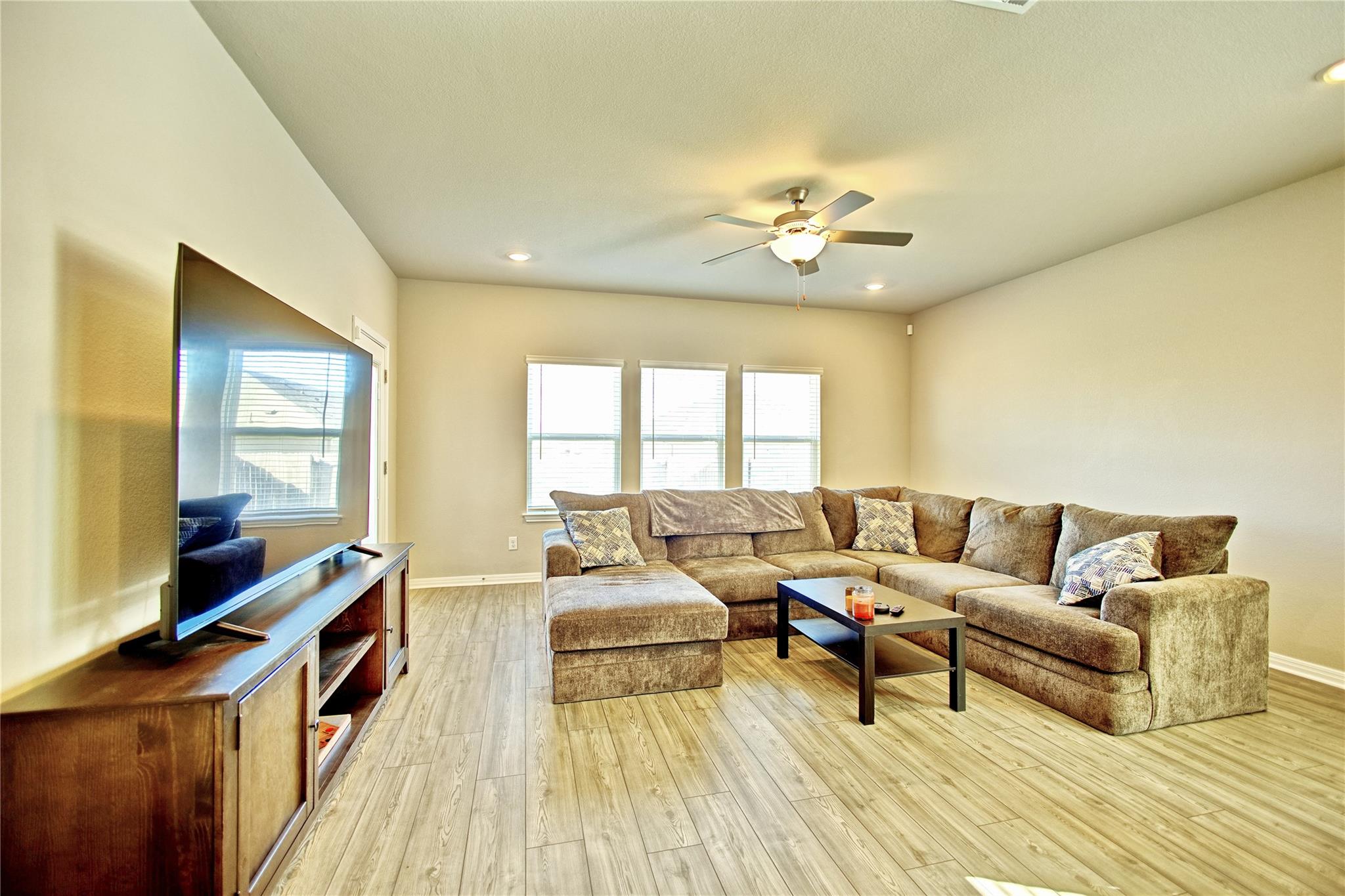 2809 Moyer LN — photo 4