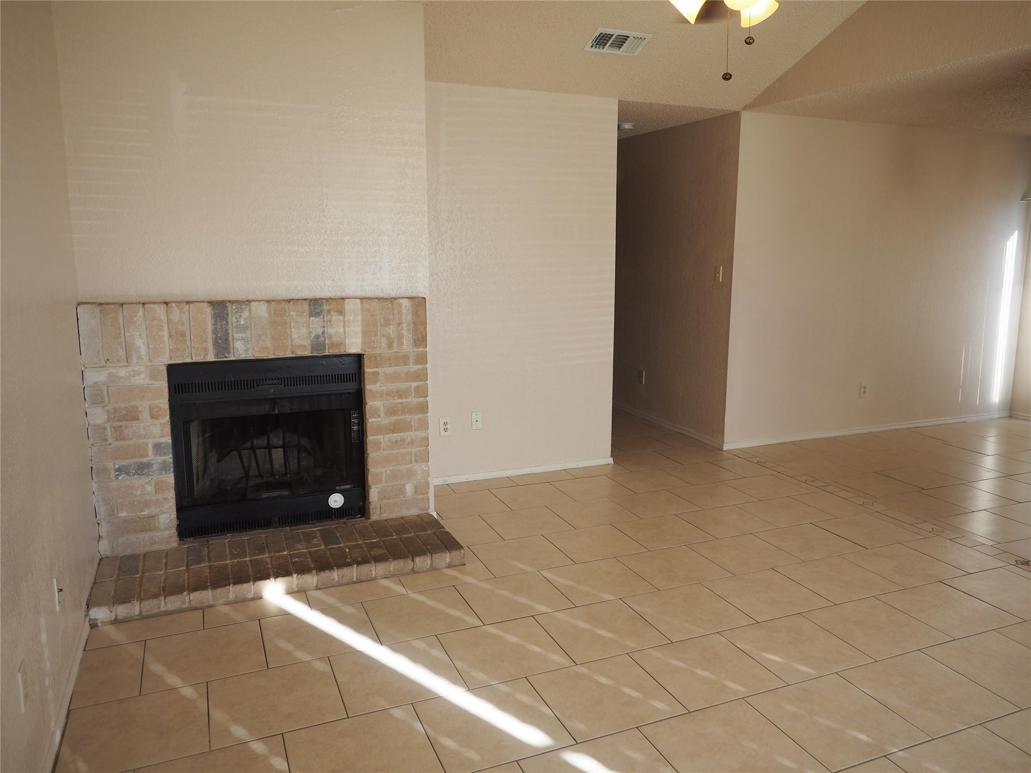 1403 Hermitage DR — photo 4