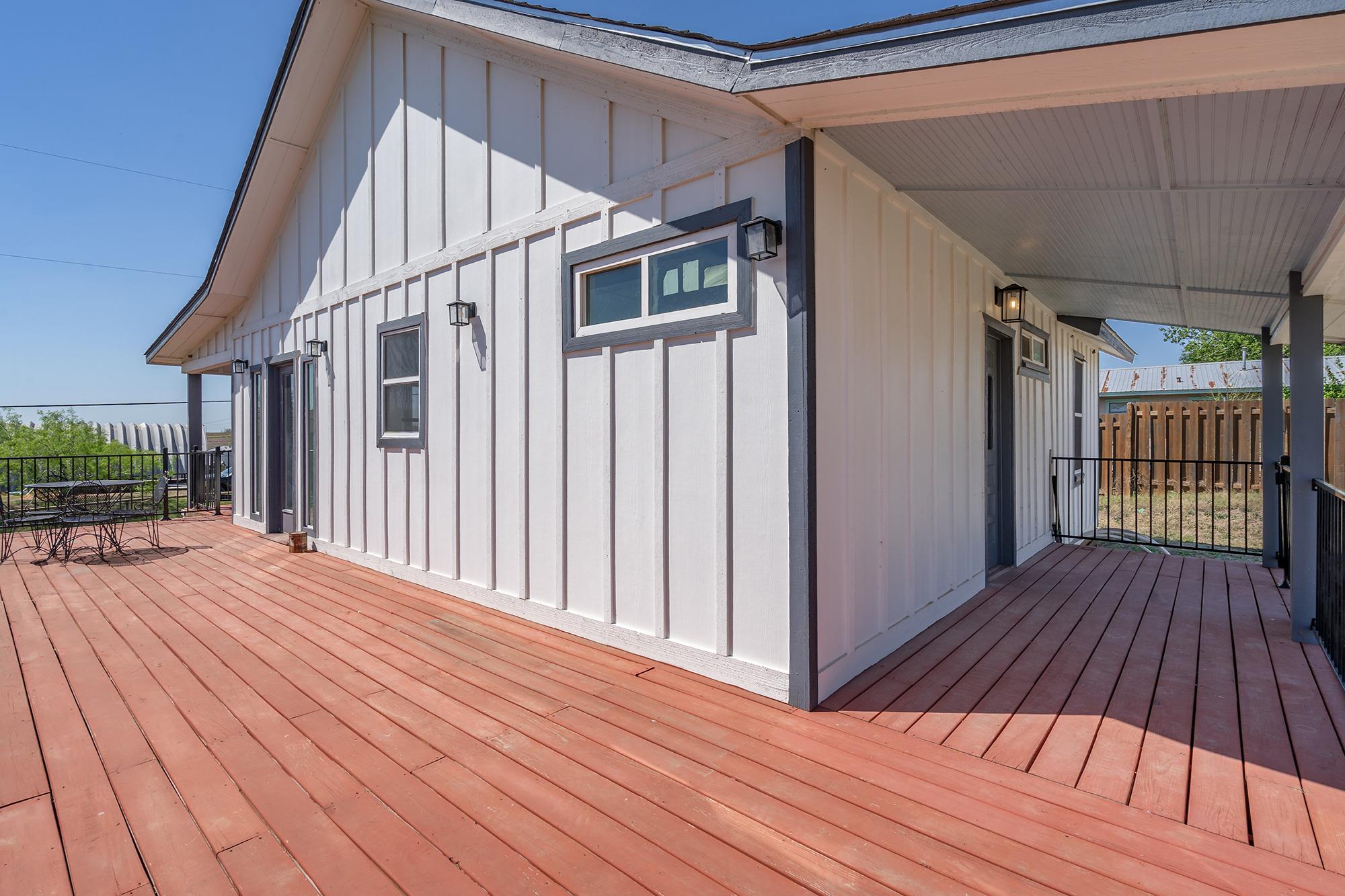 302 Austin ST — photo 4