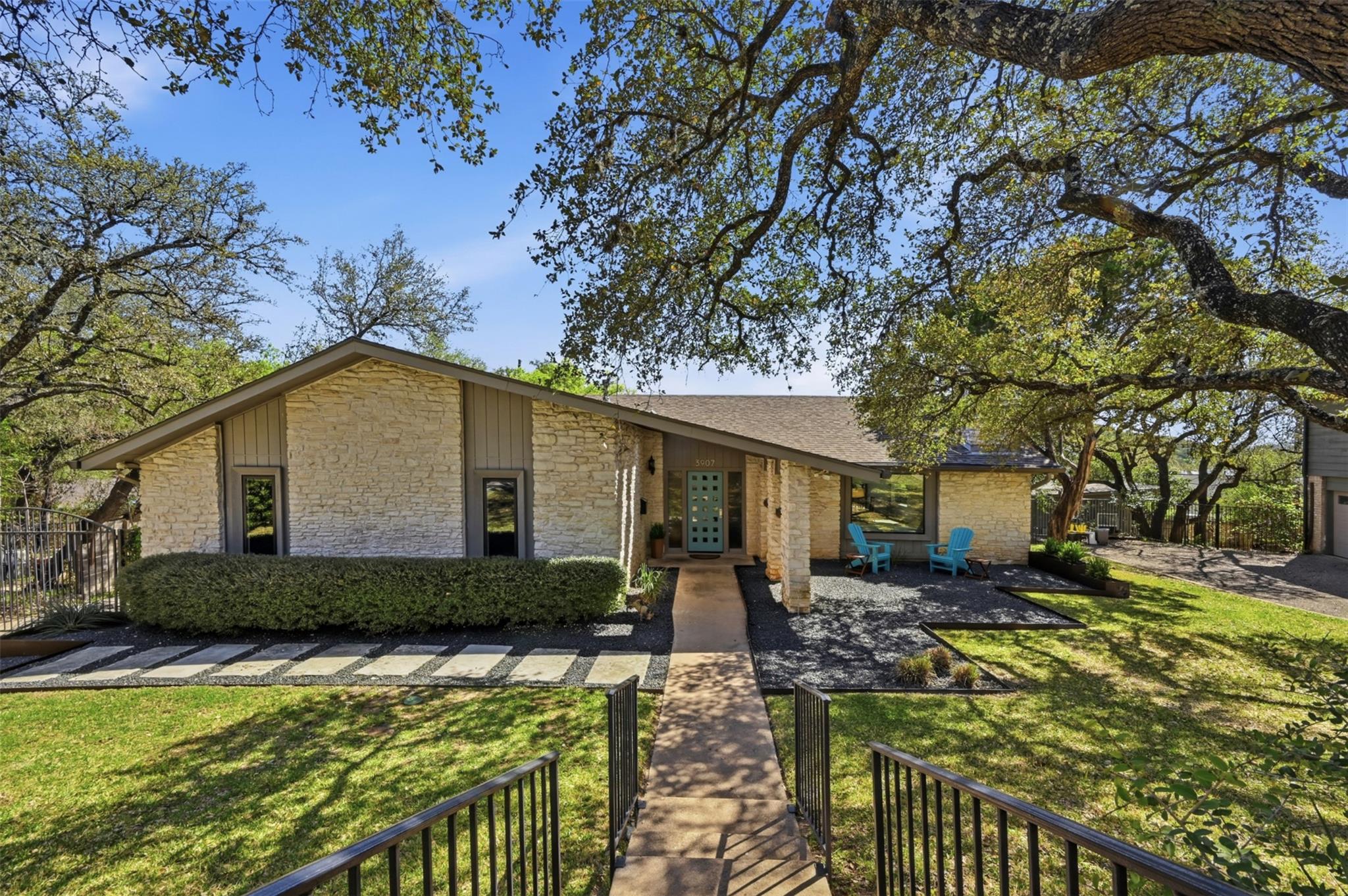 3907 Cresthill DR — photo 3