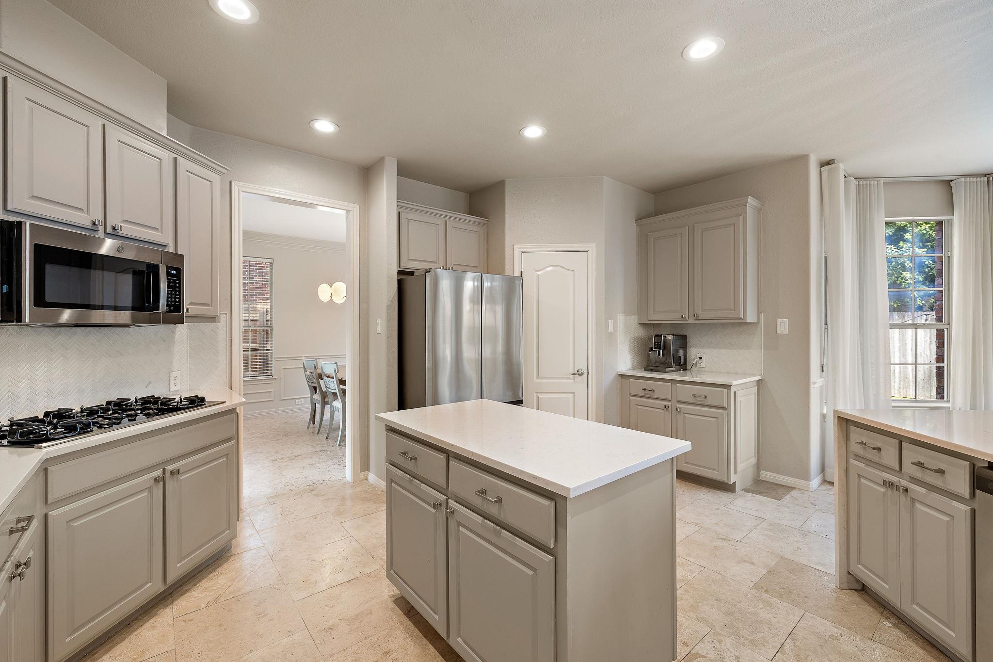 2114 Hilton Head DR — photo 3
