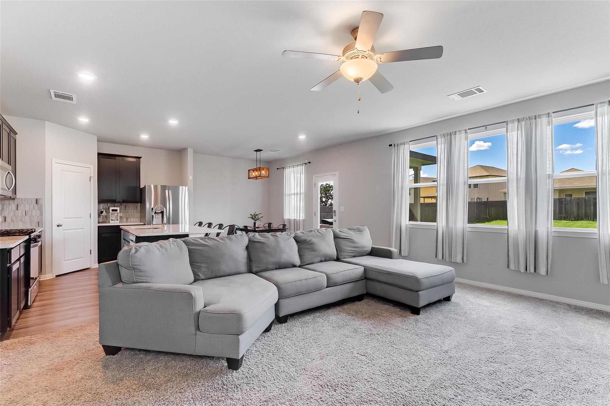 516 Longmount CV — photo 3