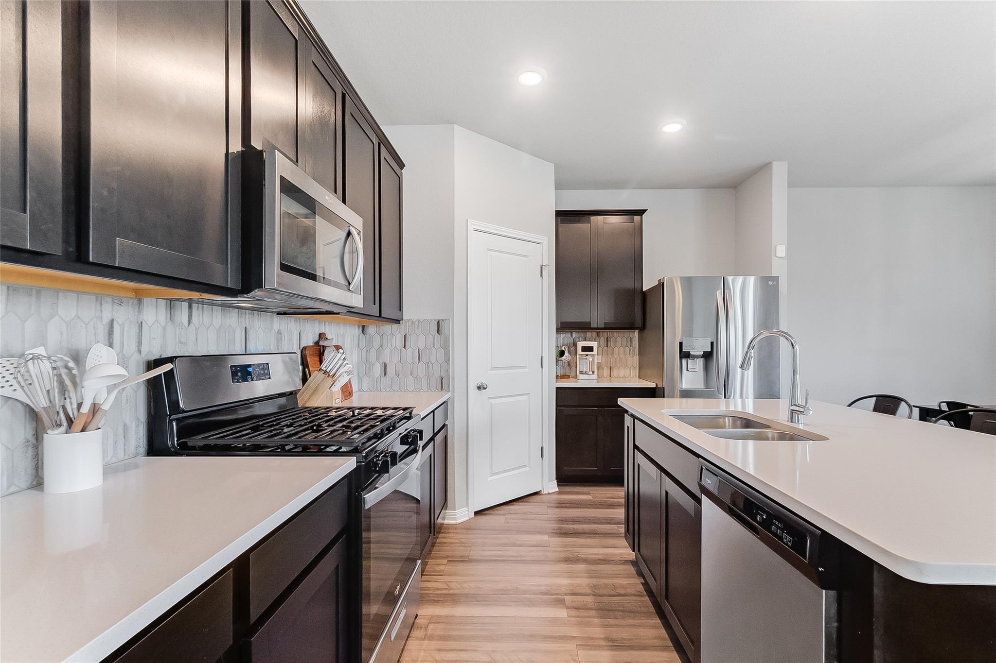 516 Longmount CV — photo 4