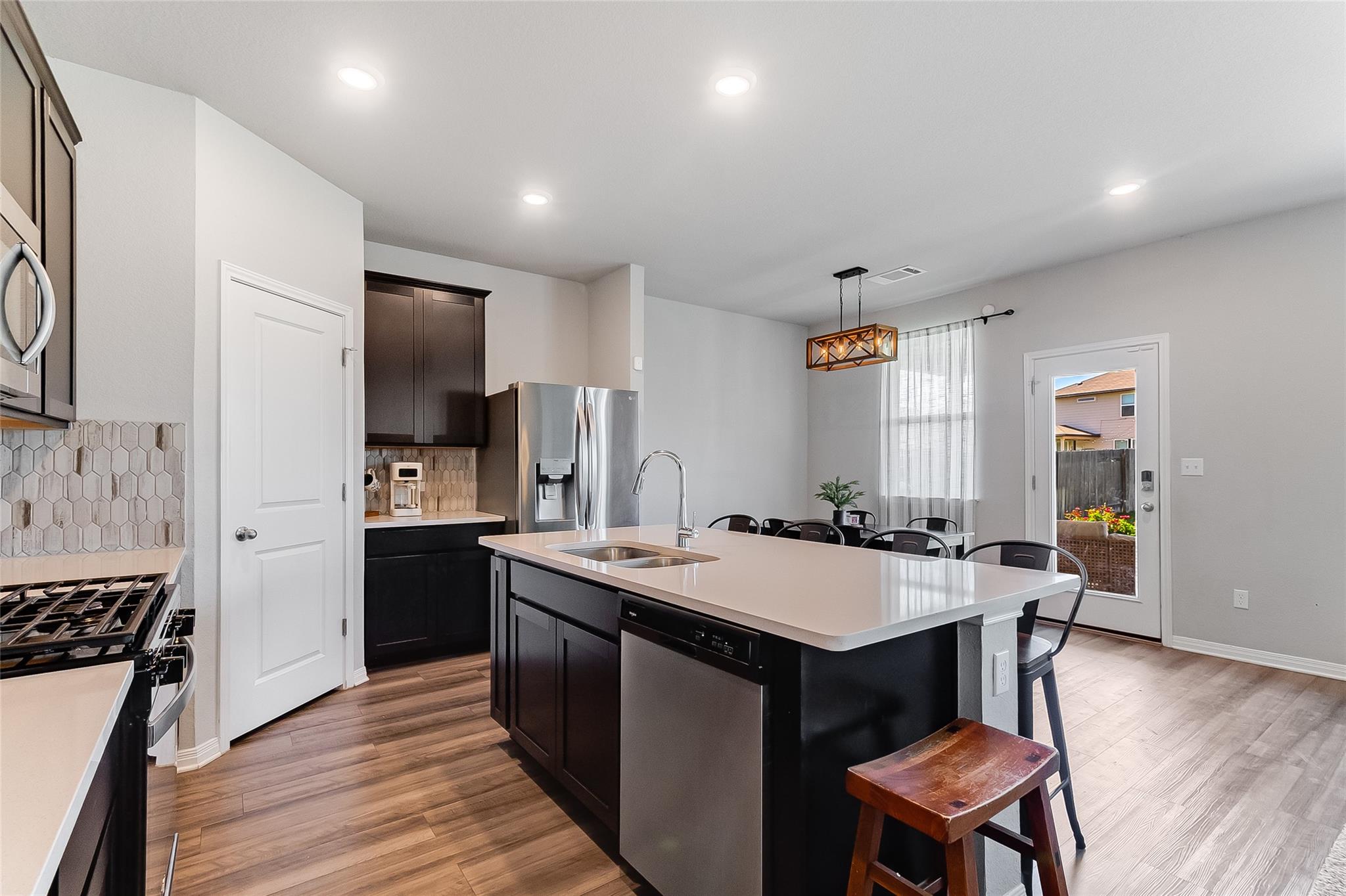 516 Longmount CV — photo 5