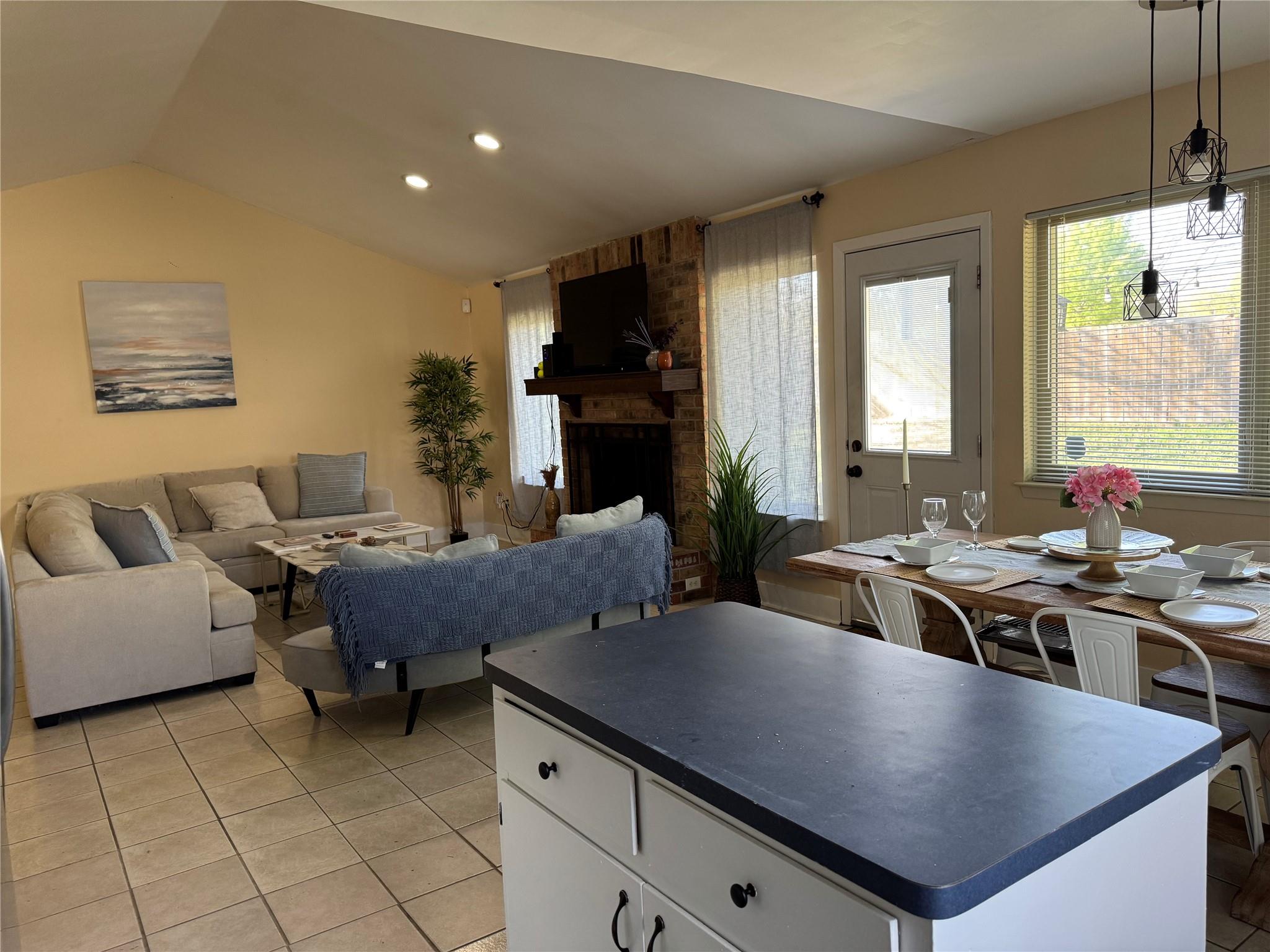 102 Skyloop DR — photo 5