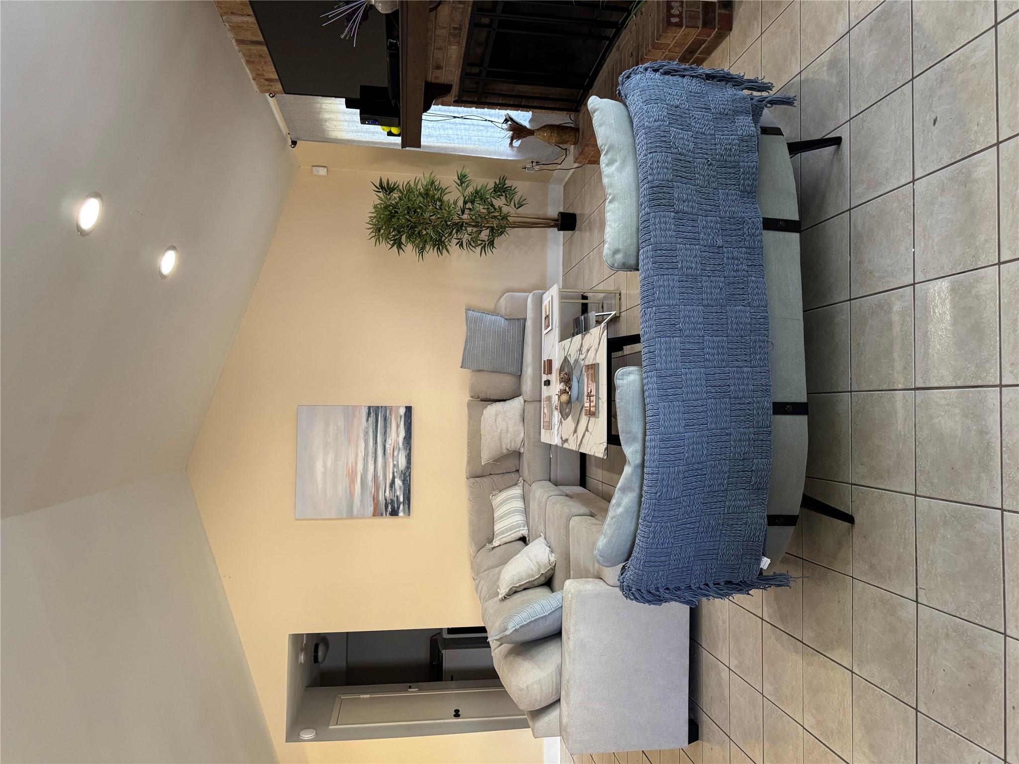 102 Skyloop DR — photo 4