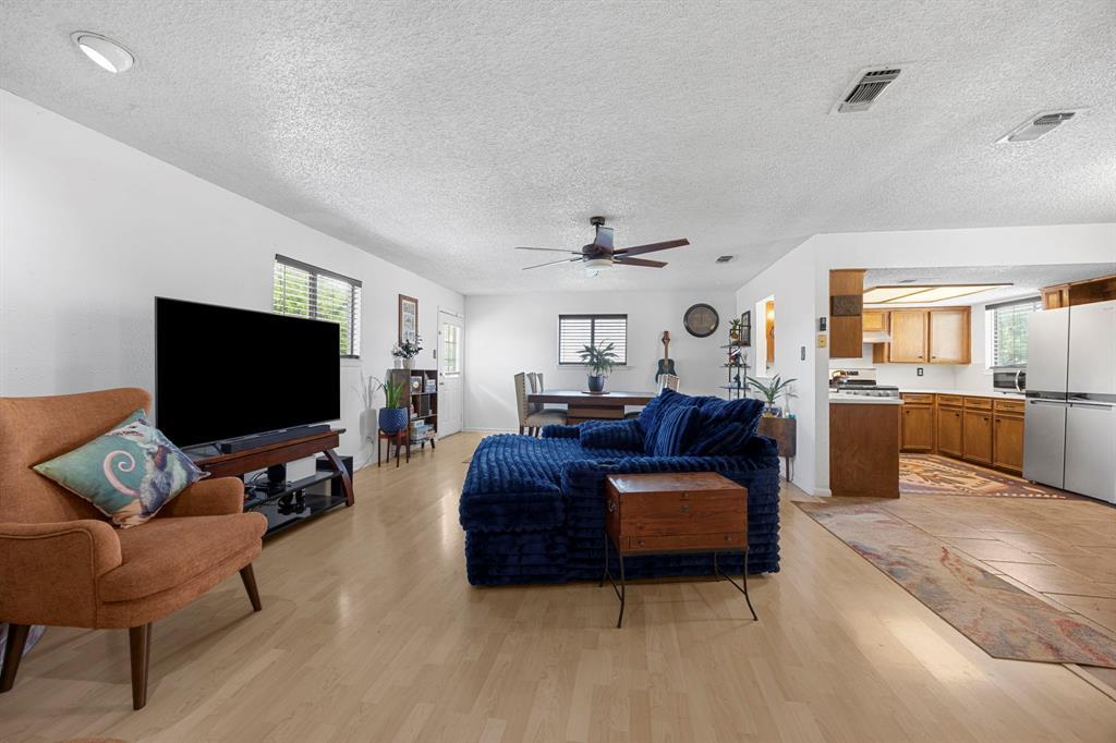 706 Cambridge DR — photo 5