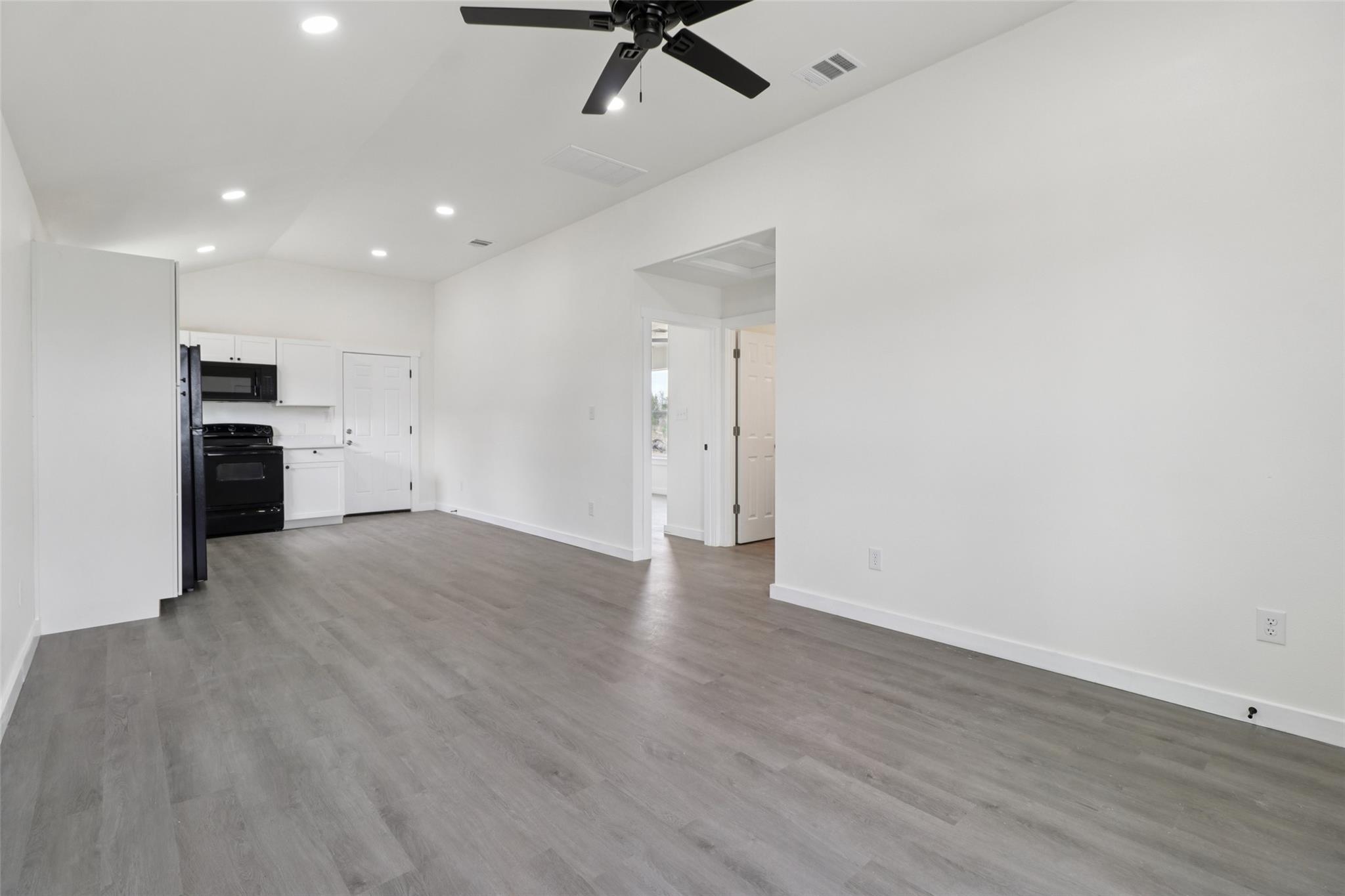 1087 Schubert LN #D — photo 5