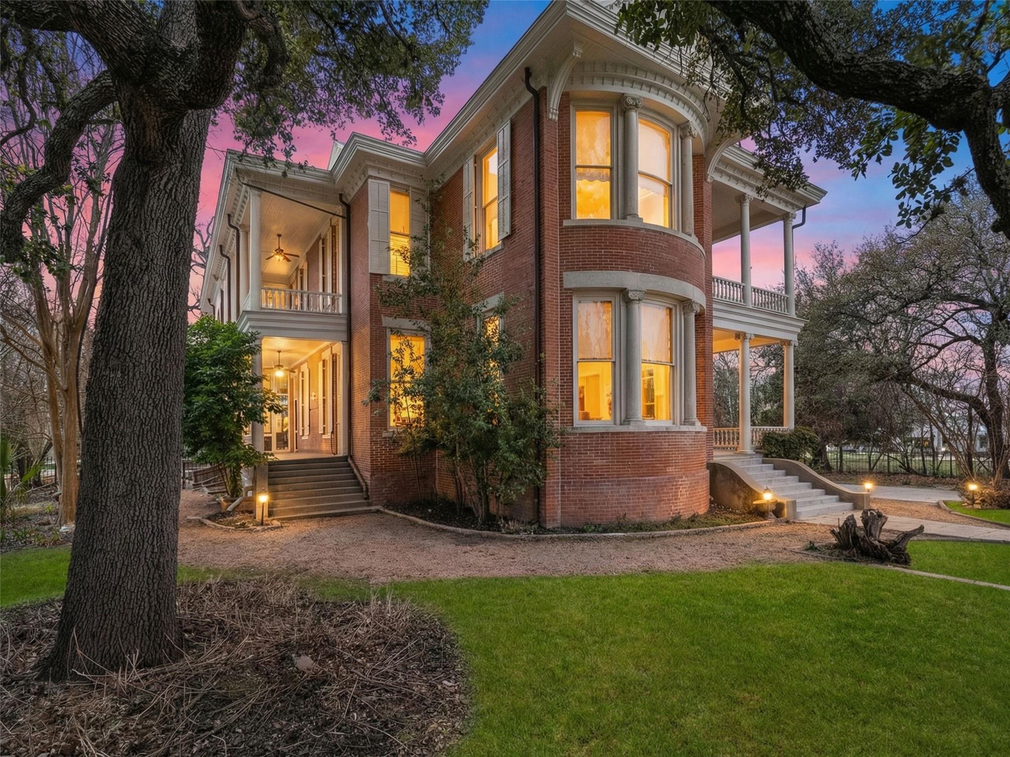 372 Magazine Ave