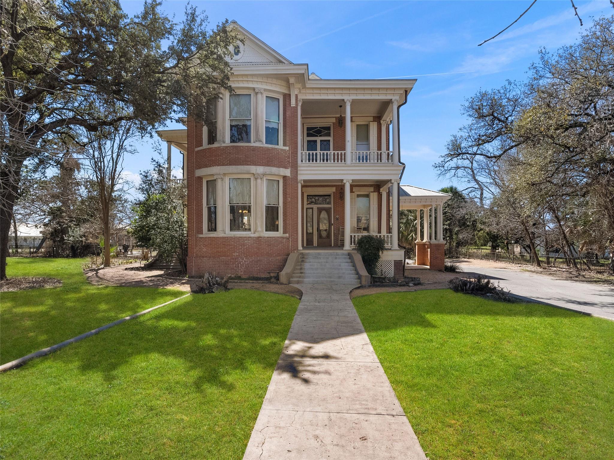 372 Magazine Ave — photo 4