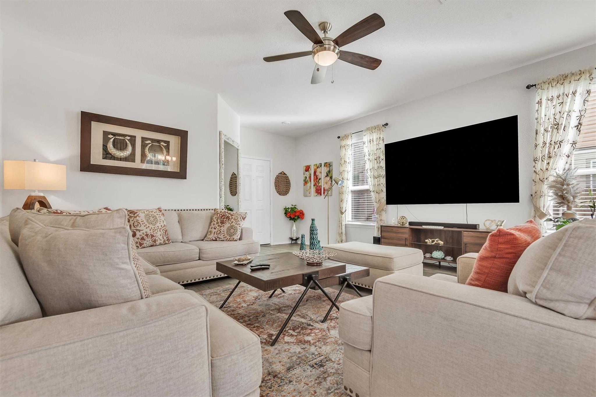 421 Conchillos DR — photo 4