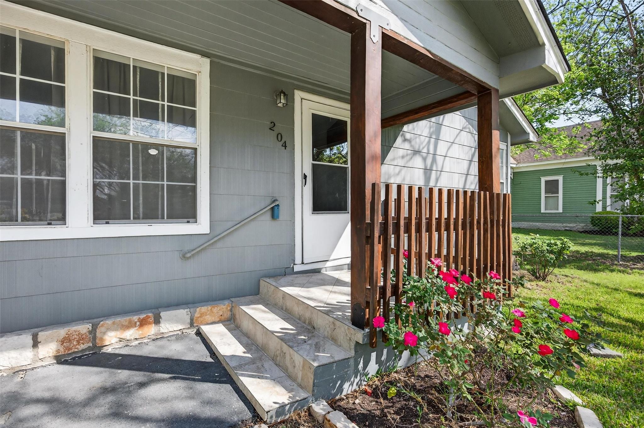 204 Taylor ST — photo 3