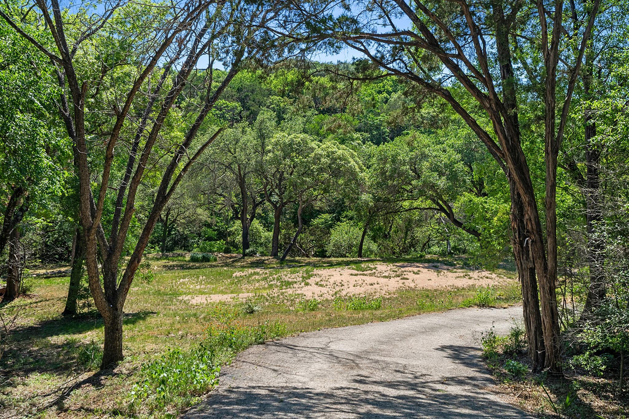 1 Shadybrook CV — photo 3