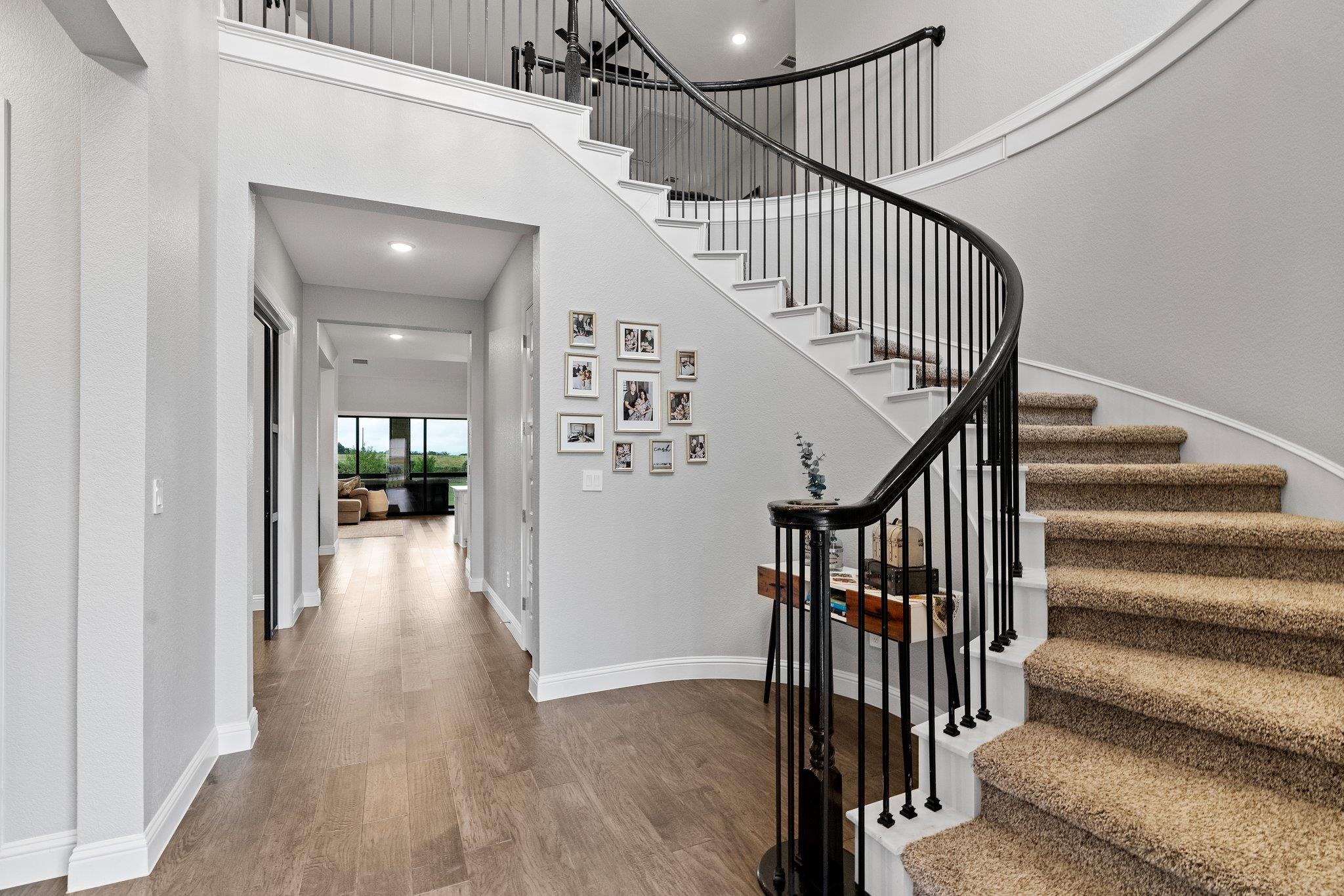 209 Northcrest DR — photo 3