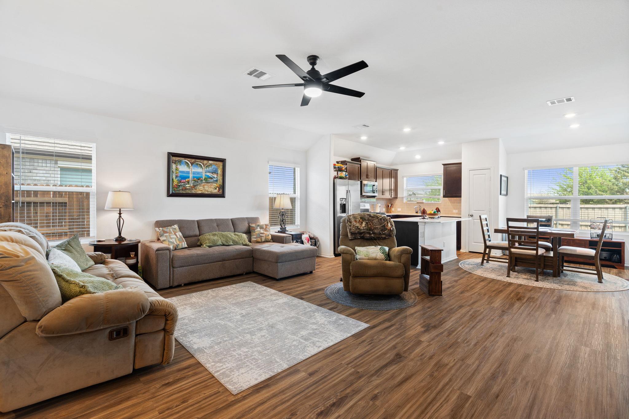142 Esparza DR — photo 4