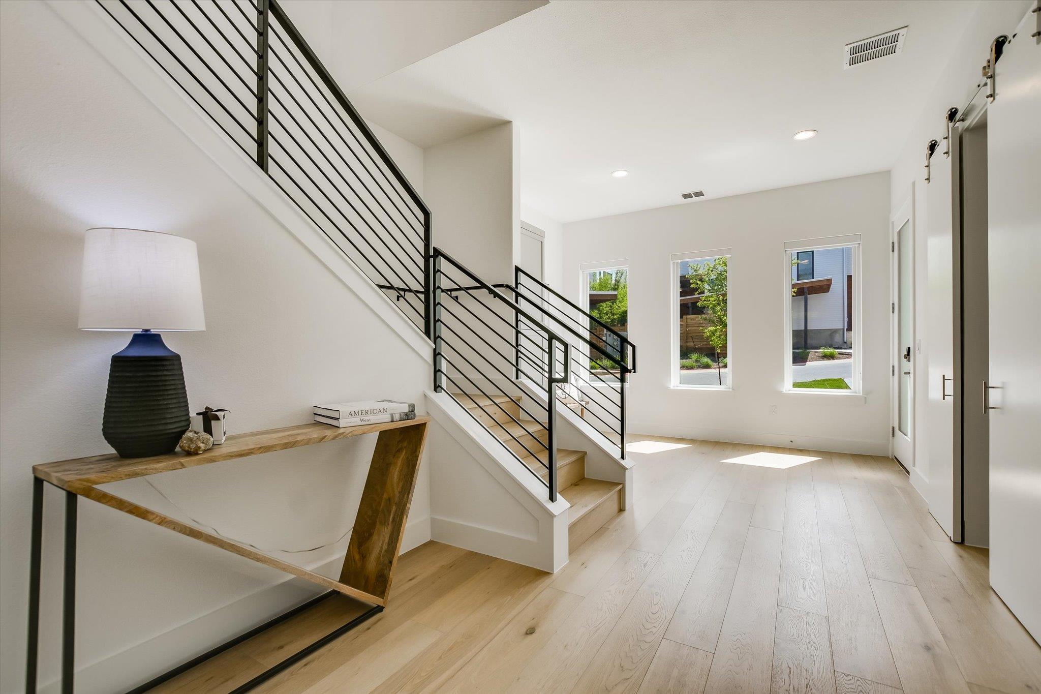 900 2nd ST #6 — photo 3