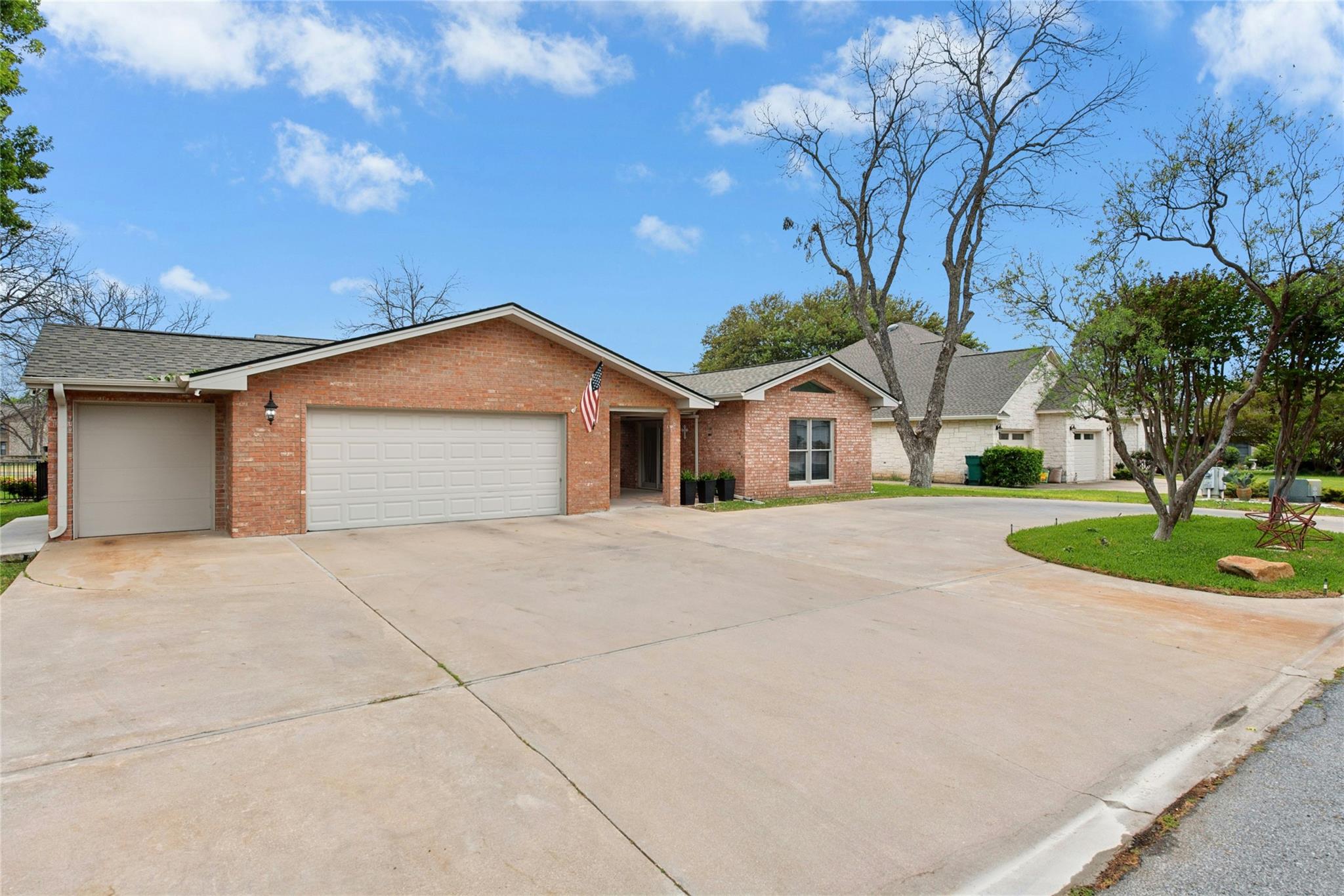 407 Olympia Fields ST — photo 3