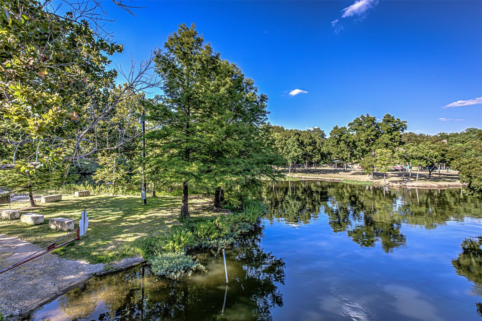 1336 Lakeside DR — photo 4