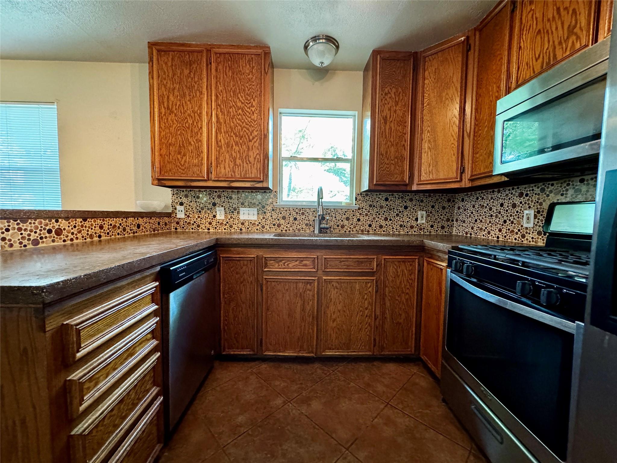8013 Lazy LN #B — photo 3