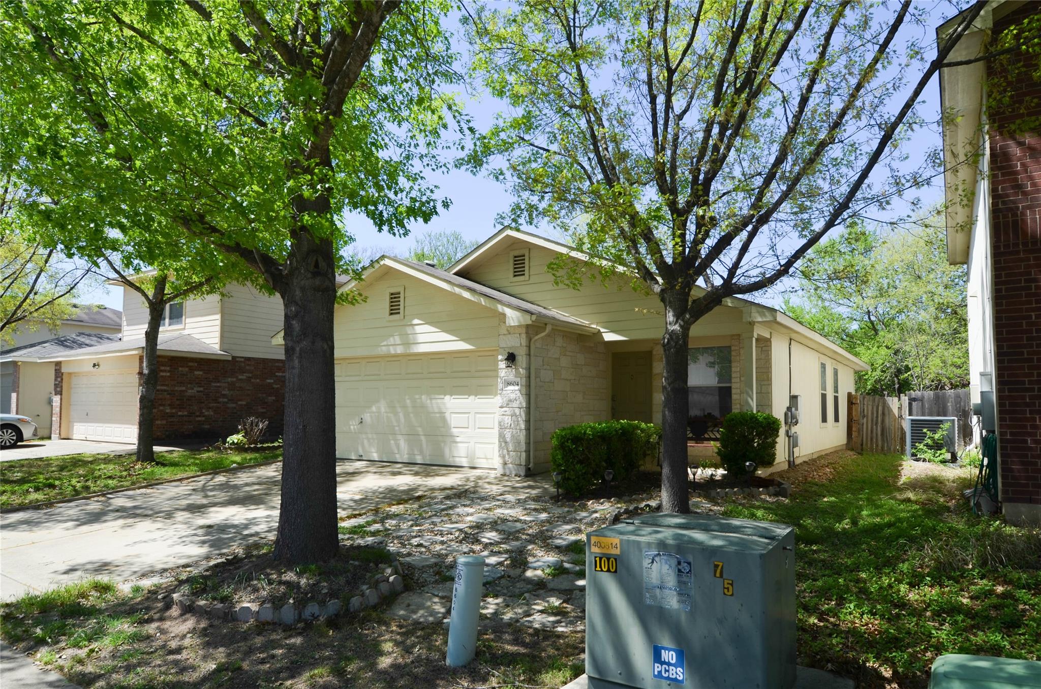 8604 Dittmar Oaks DR — photo 3