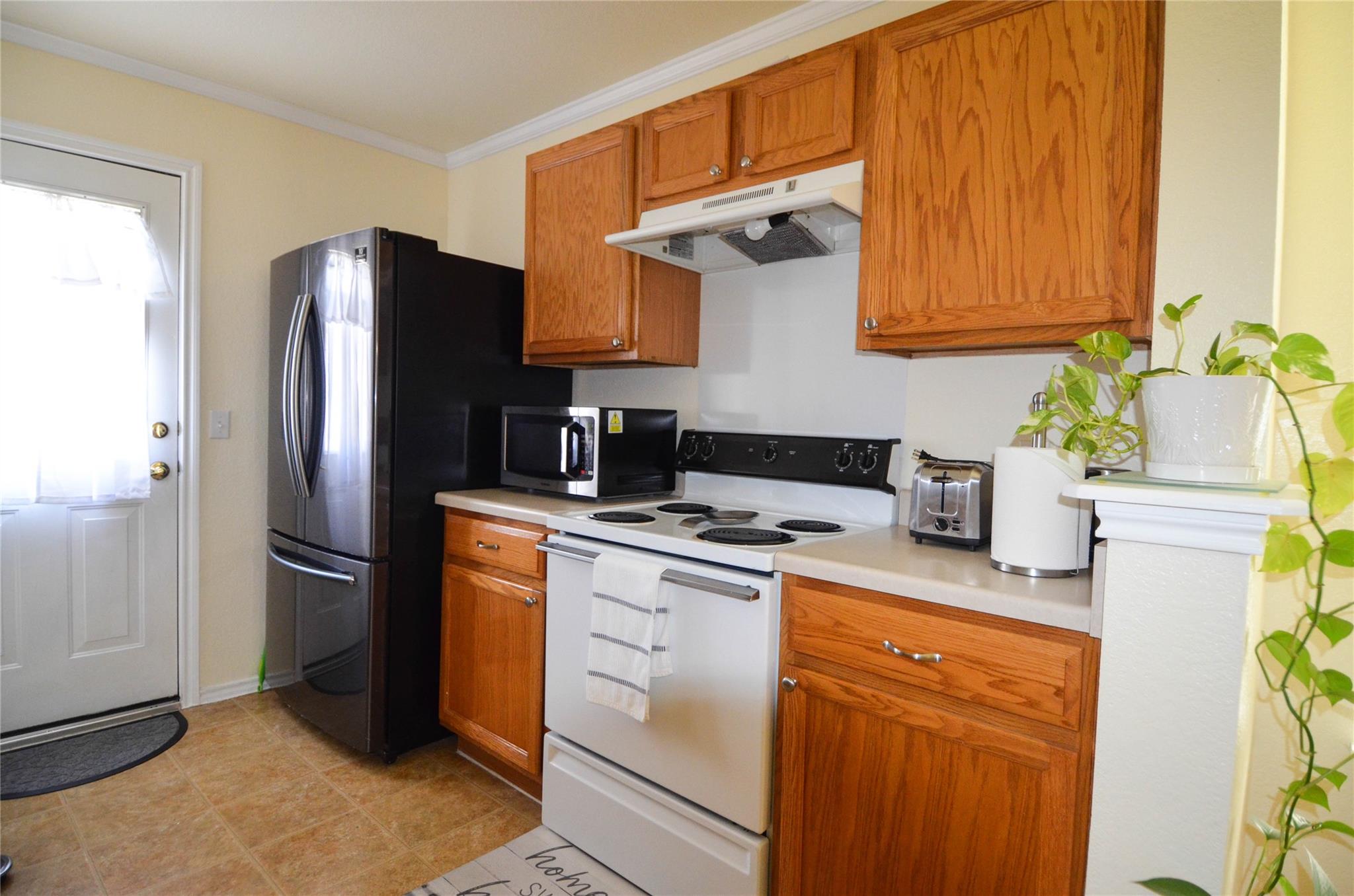 8604 Dittmar Oaks DR — photo 5
