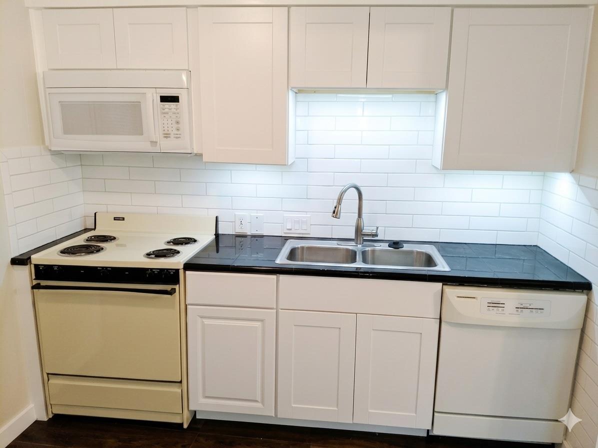 5402 - A/B Harmon Ave — photo 3