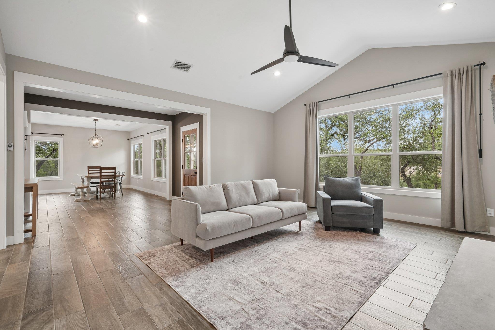 190 Magnolia MDW — photo 3