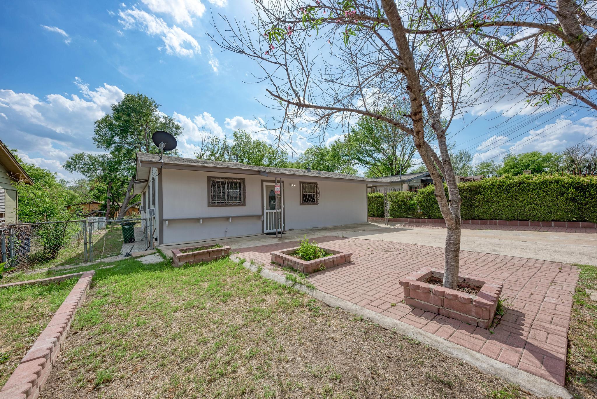 4701 Bandera RD — photo 3