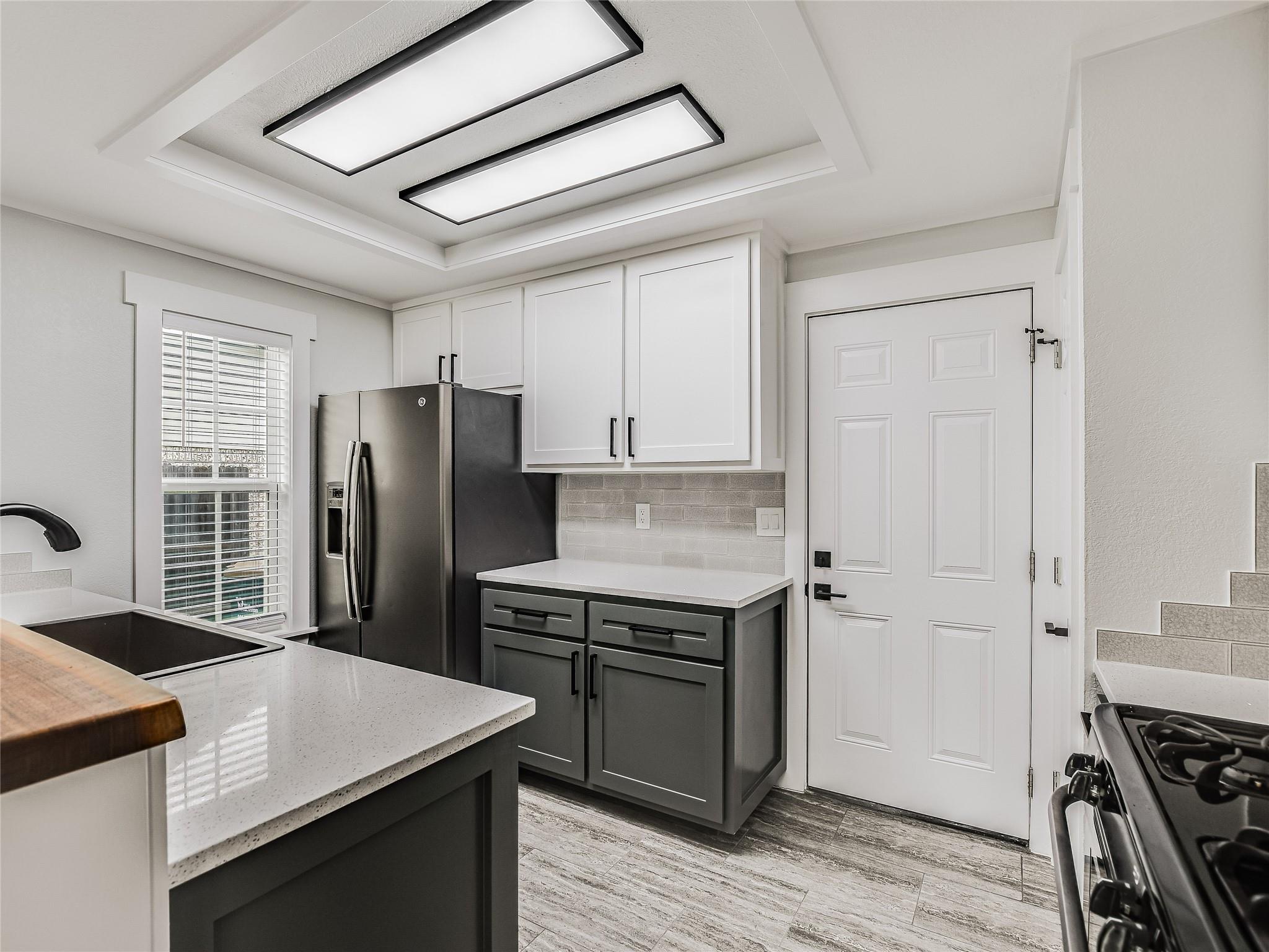 801 Central DR — photo 4