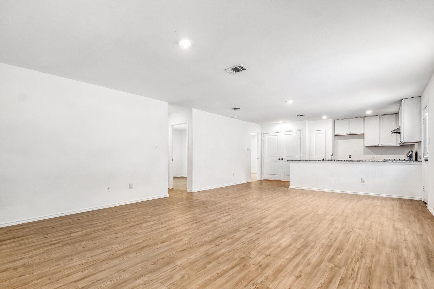 7102 Satellite WAY — photo 3