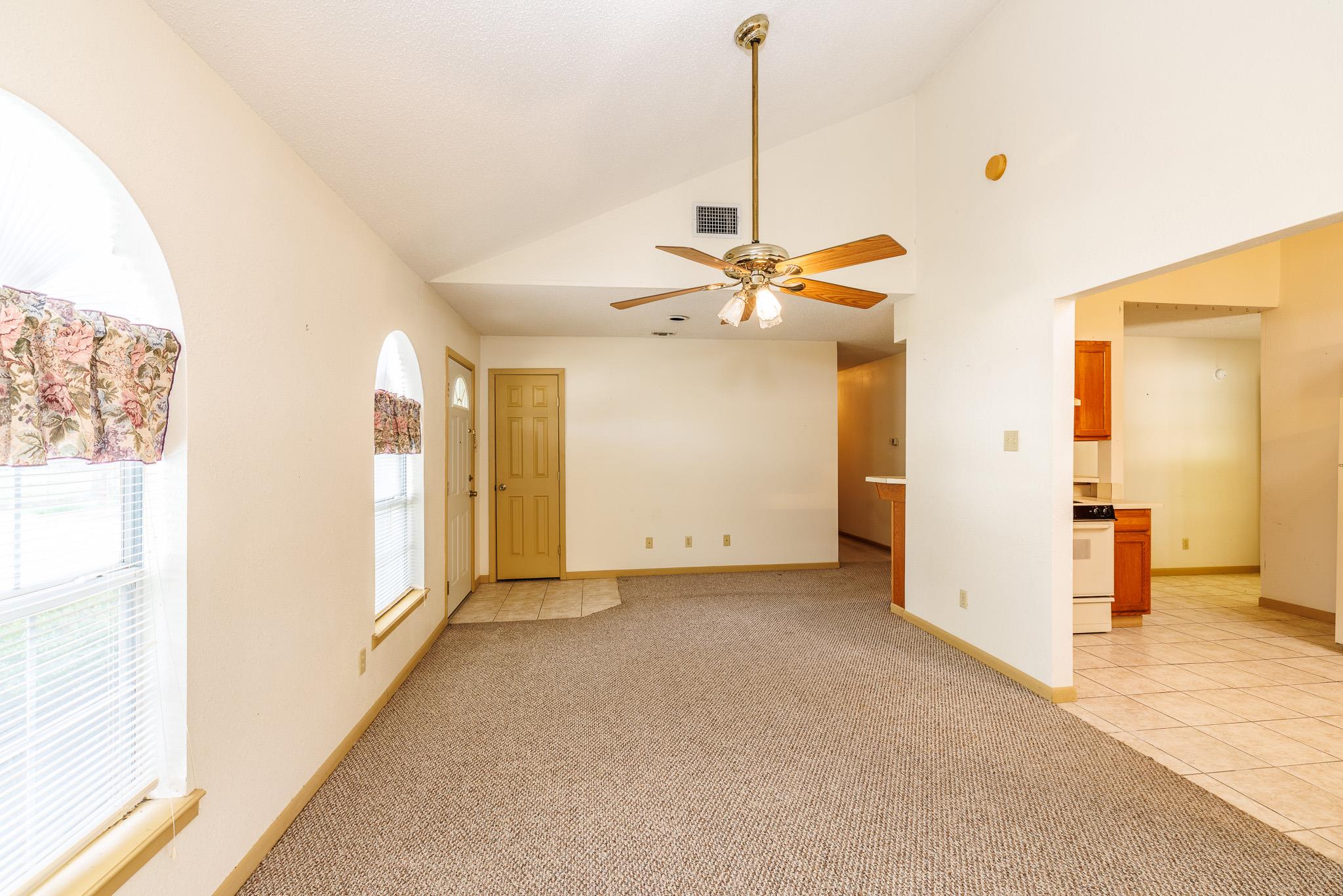 806 Saint Michael ST — photo 4
