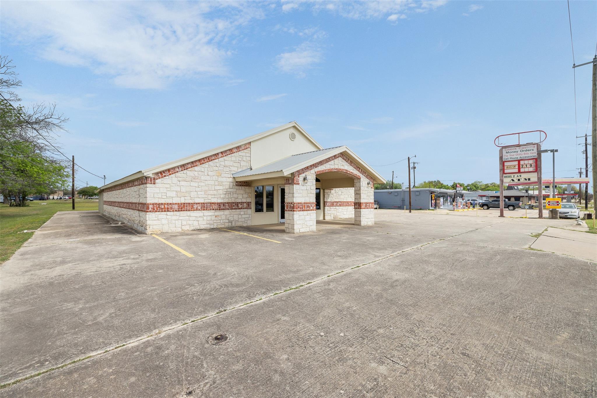 1306 Cameron Ave — photo 3