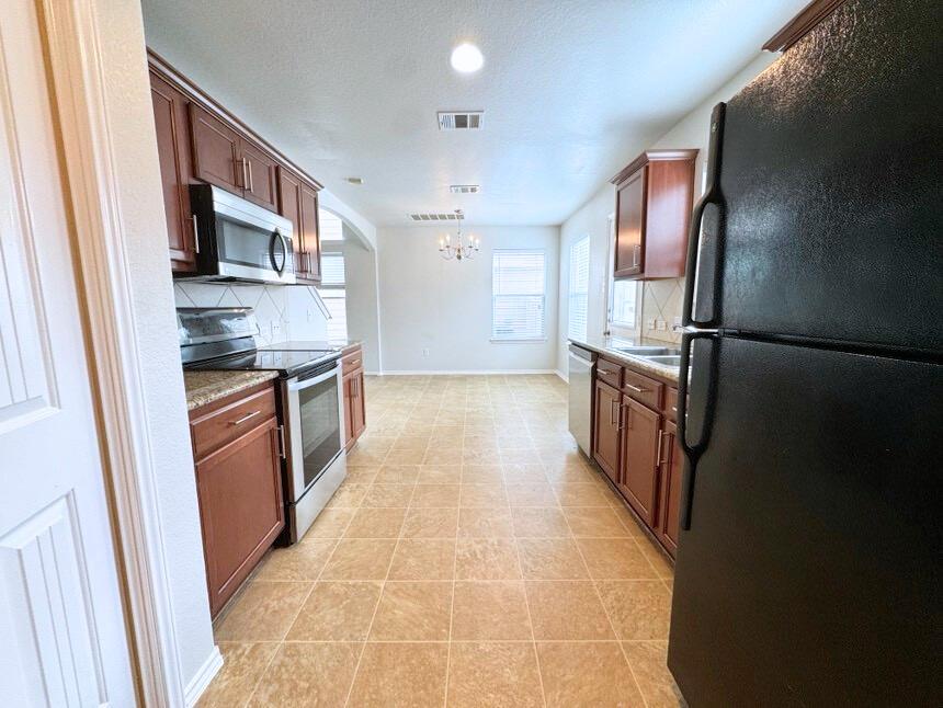 716 Alamo Plaza DR — photo 3