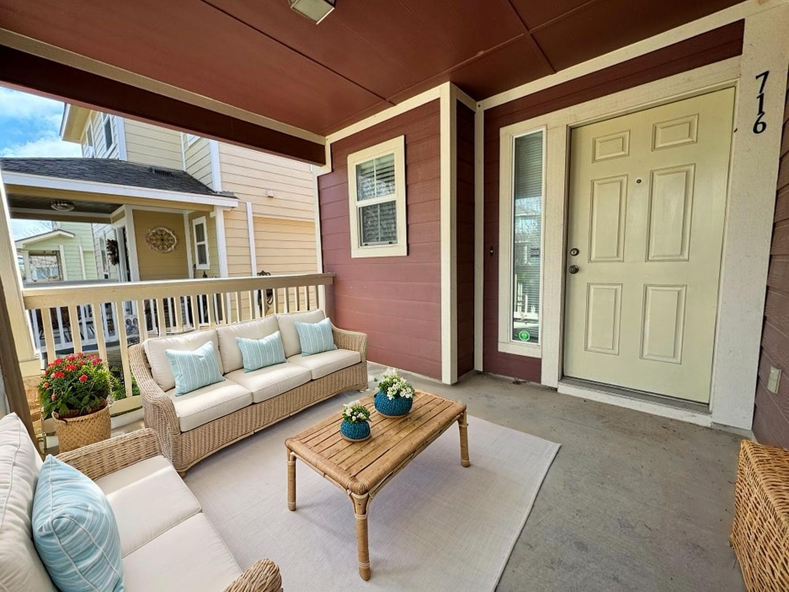 716 Alamo Plaza DR — photo 4