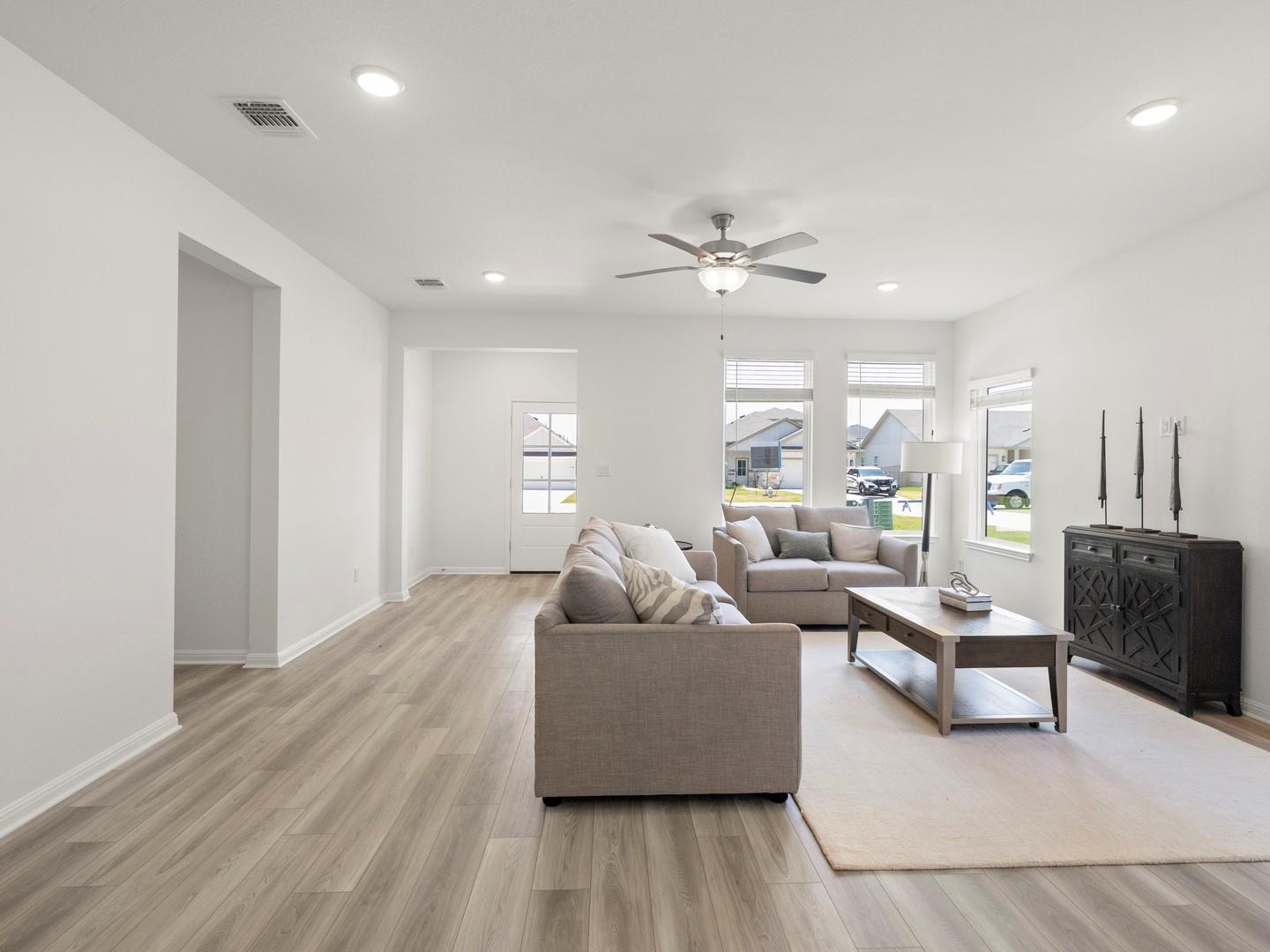 110 Mathew ST — photo 4