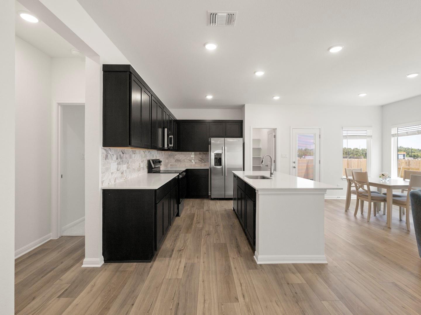112 Mathew ST — photo 4