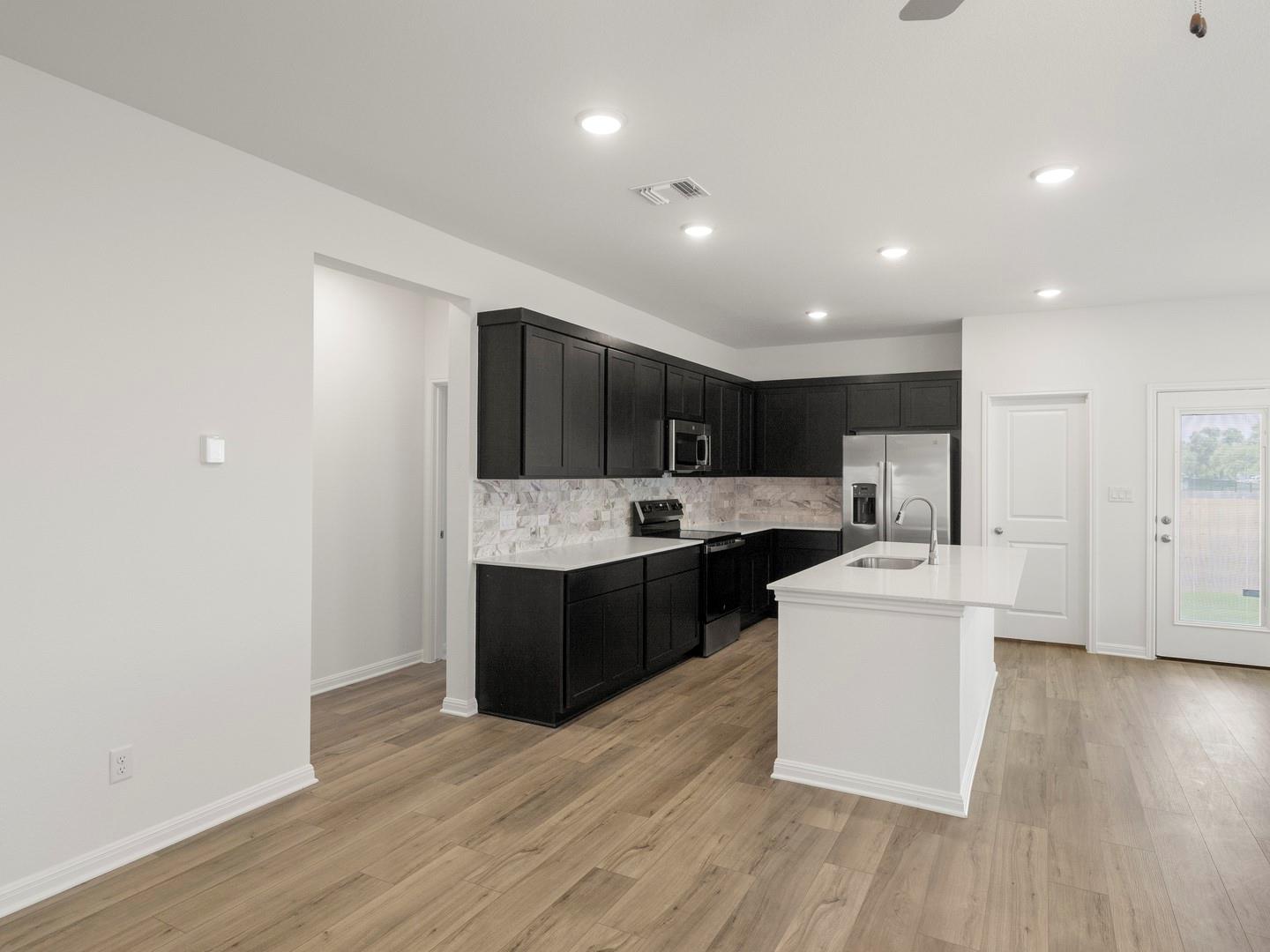 112 Mathew ST — photo 5