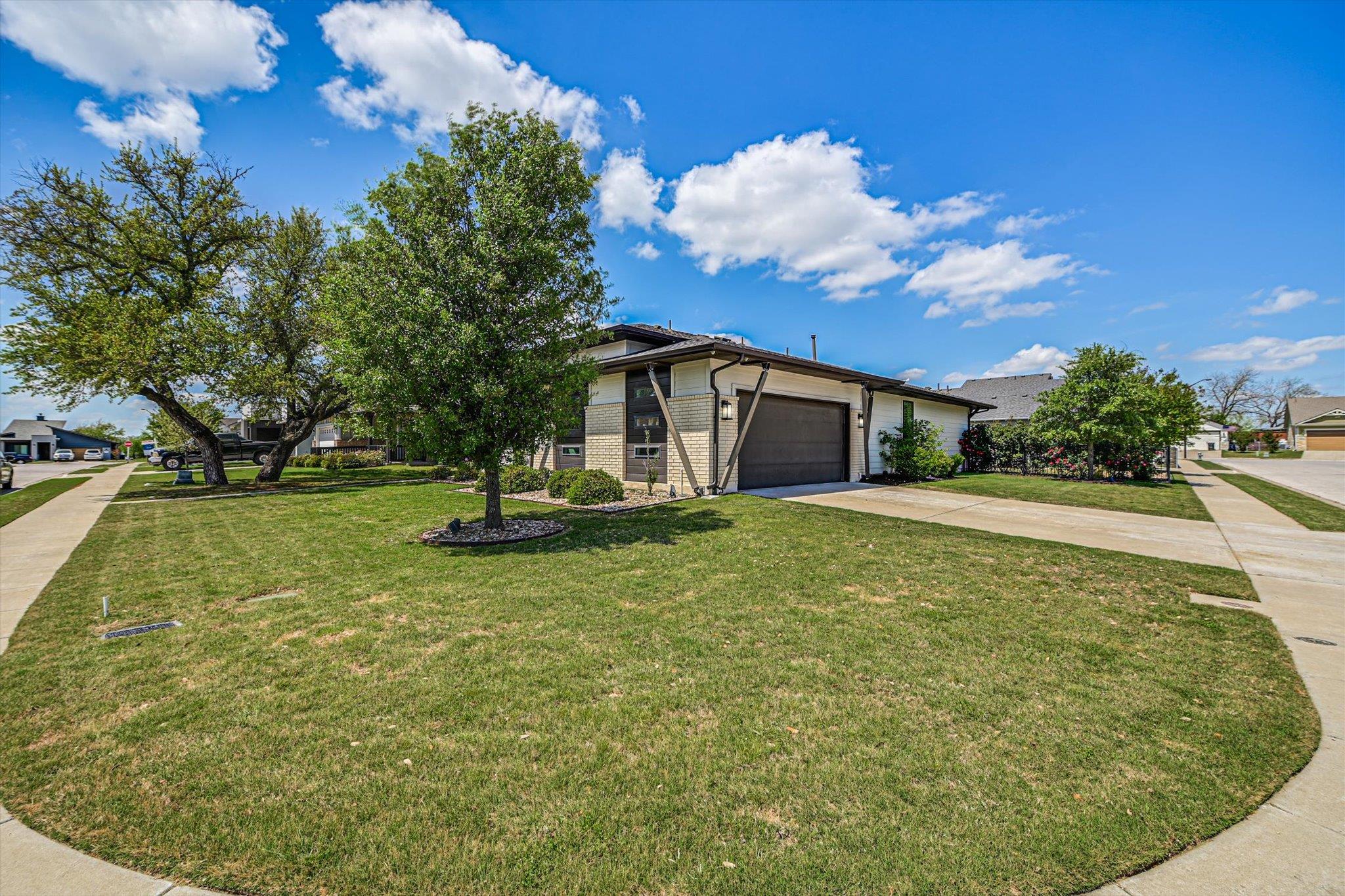 100 Dax DR — photo 3