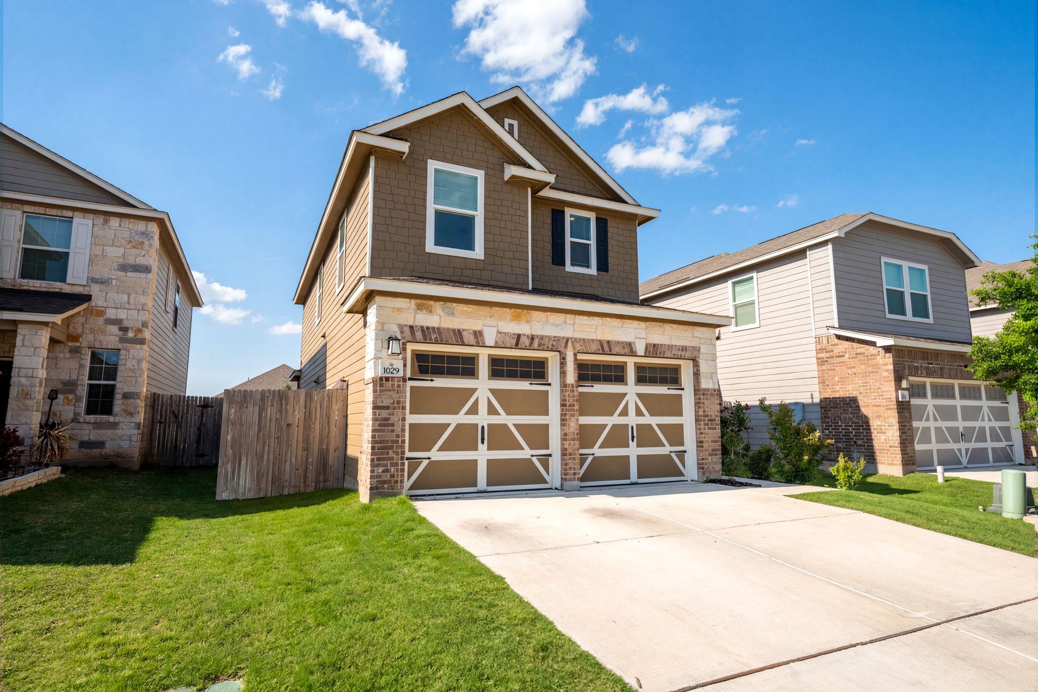 1029 Santiam ST — photo 3