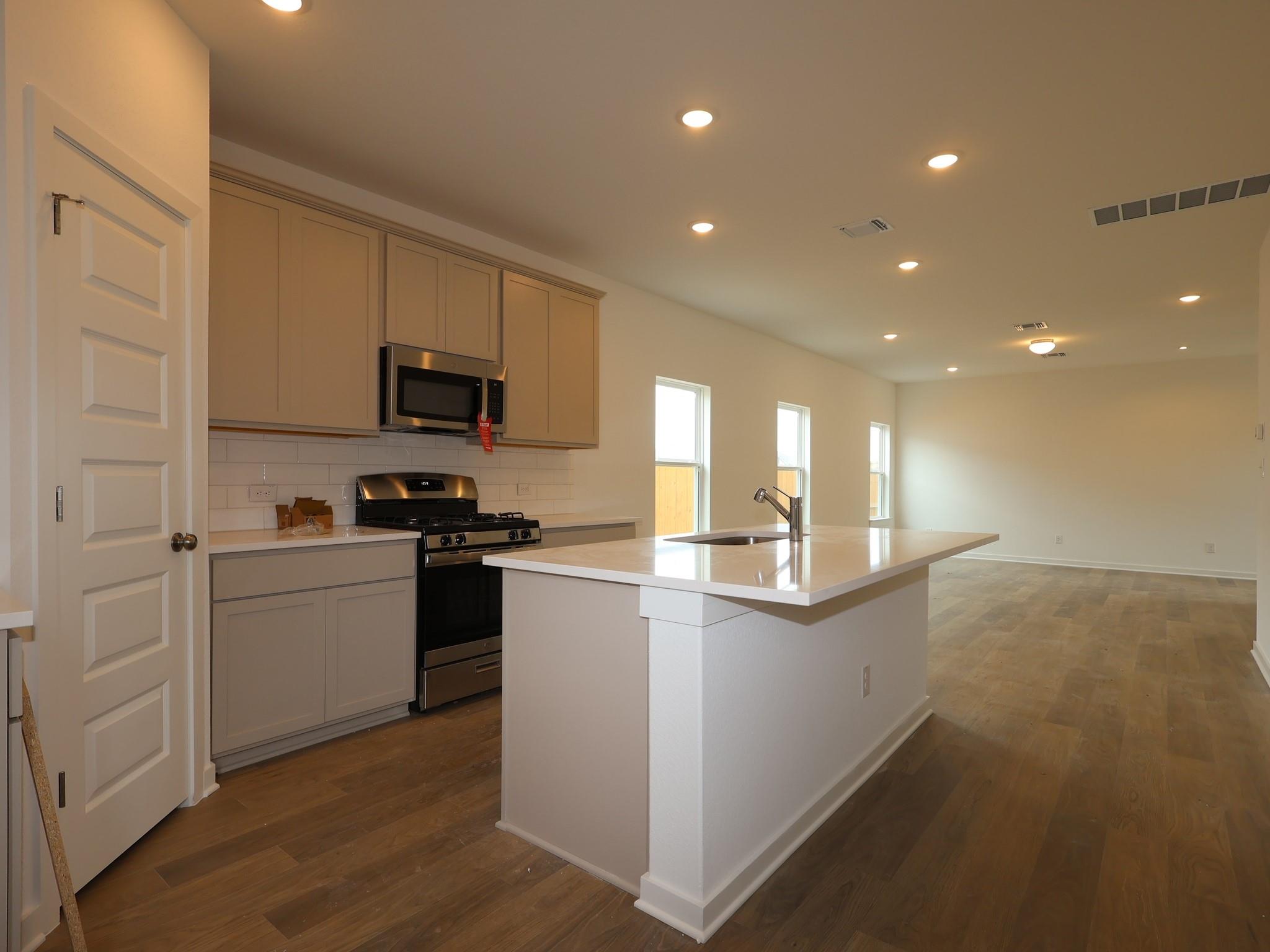 122 Heritage Forest PKWY — photo 3