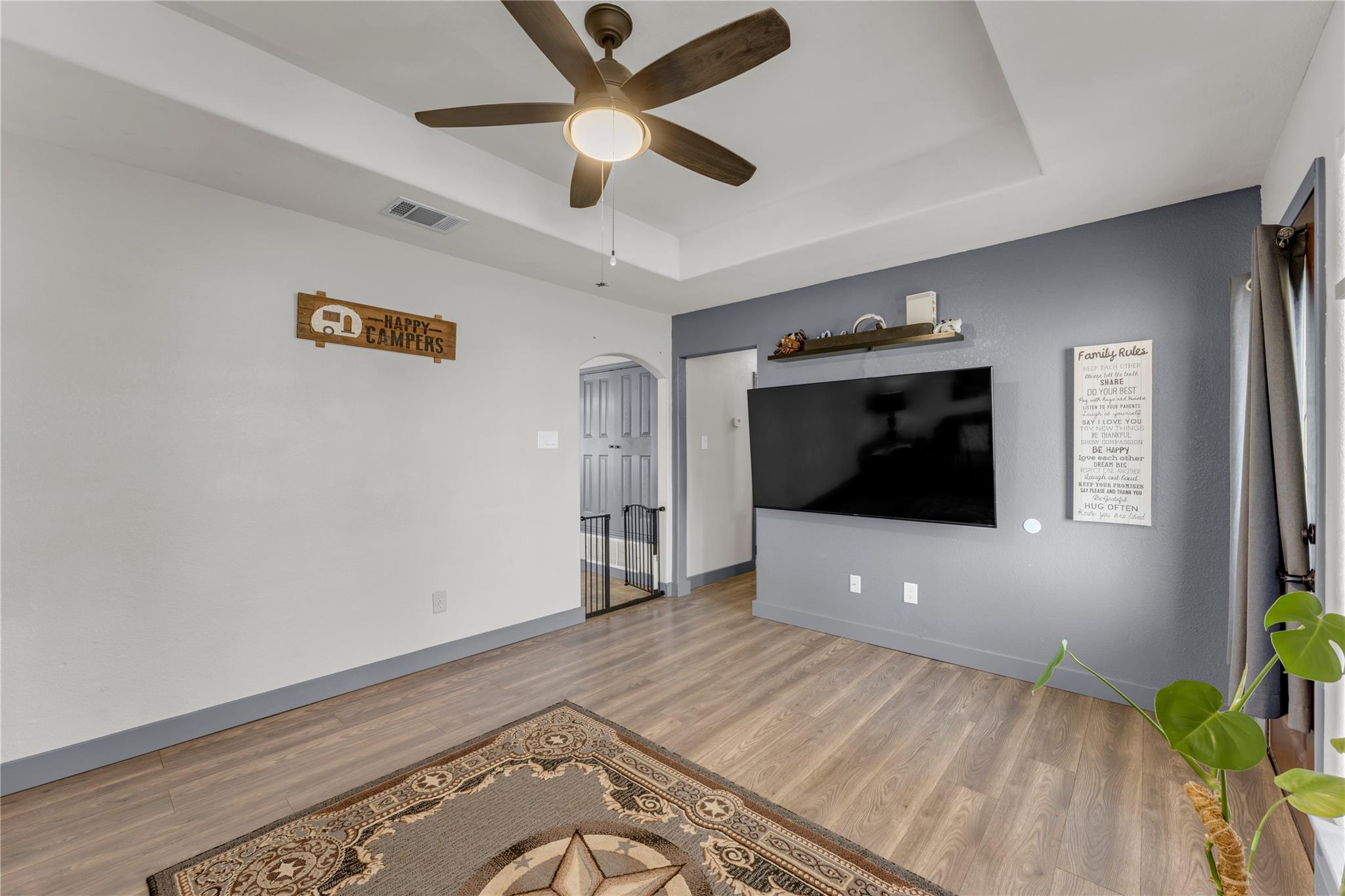 555 Live Oak DR — photo 5