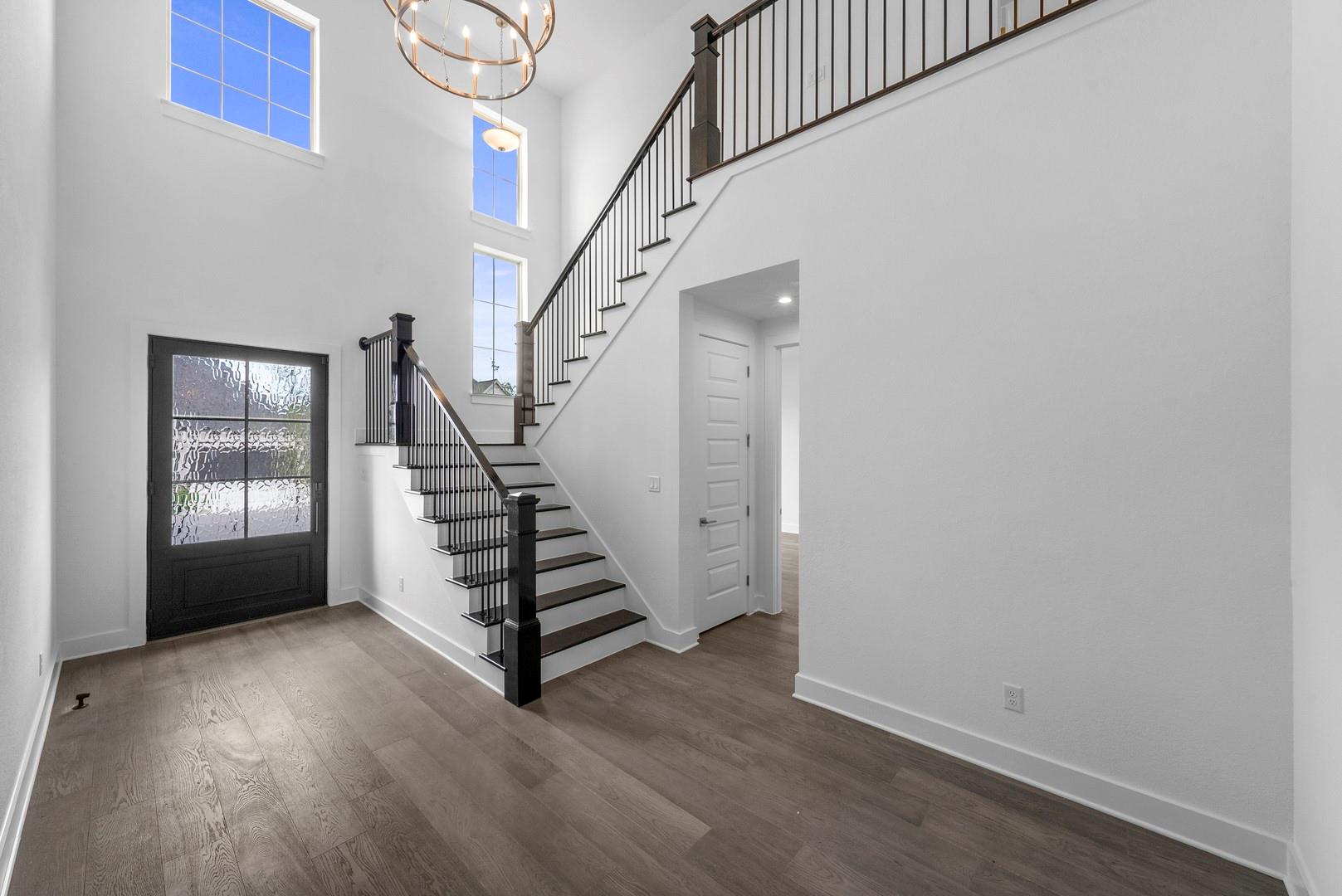204 Maton WAY — photo 3