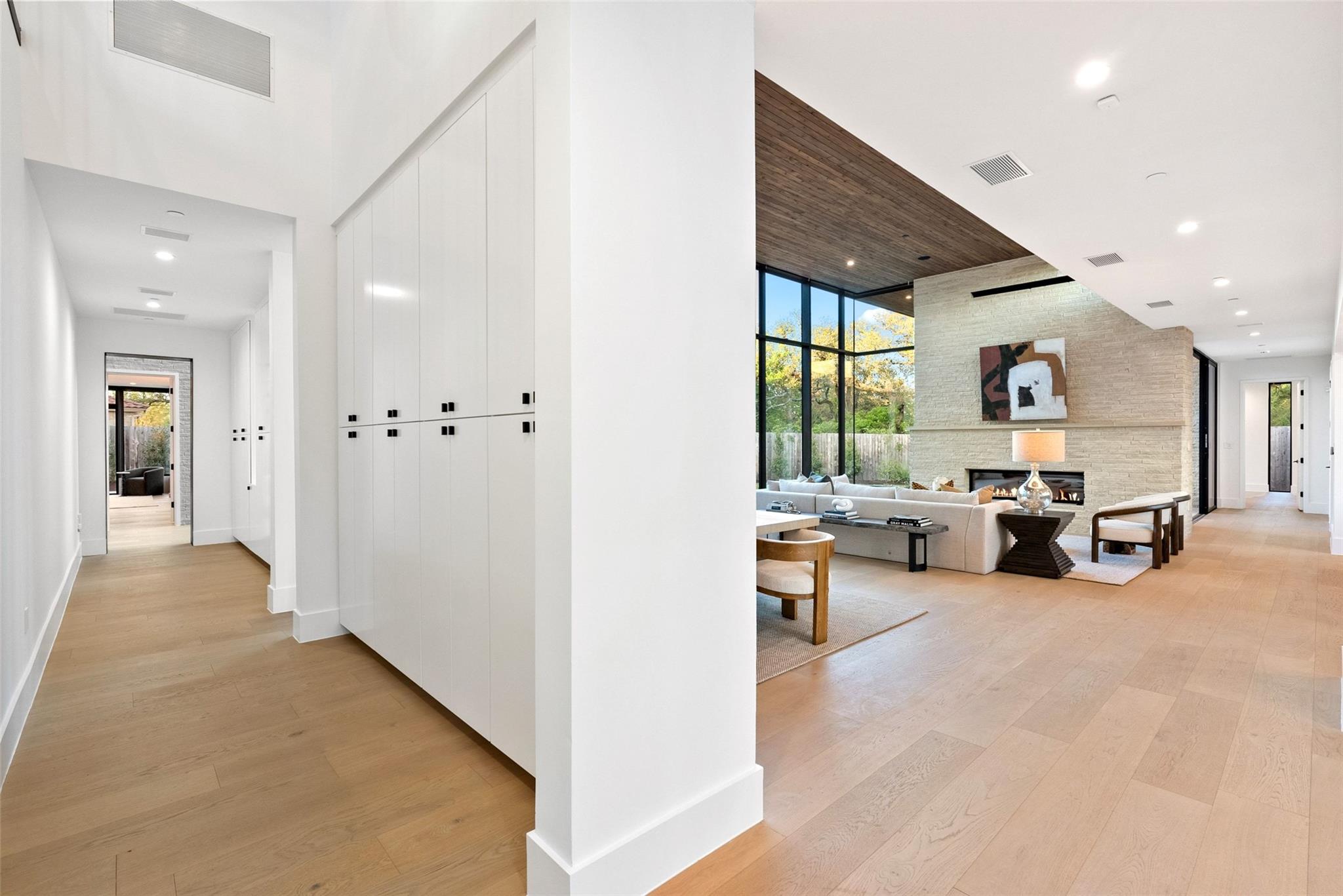 1604 Barclay DR — photo 4