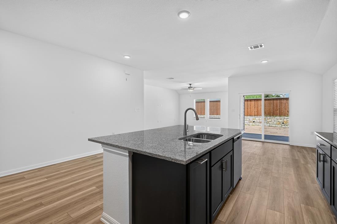 1212 Crumpton DR — photo 4