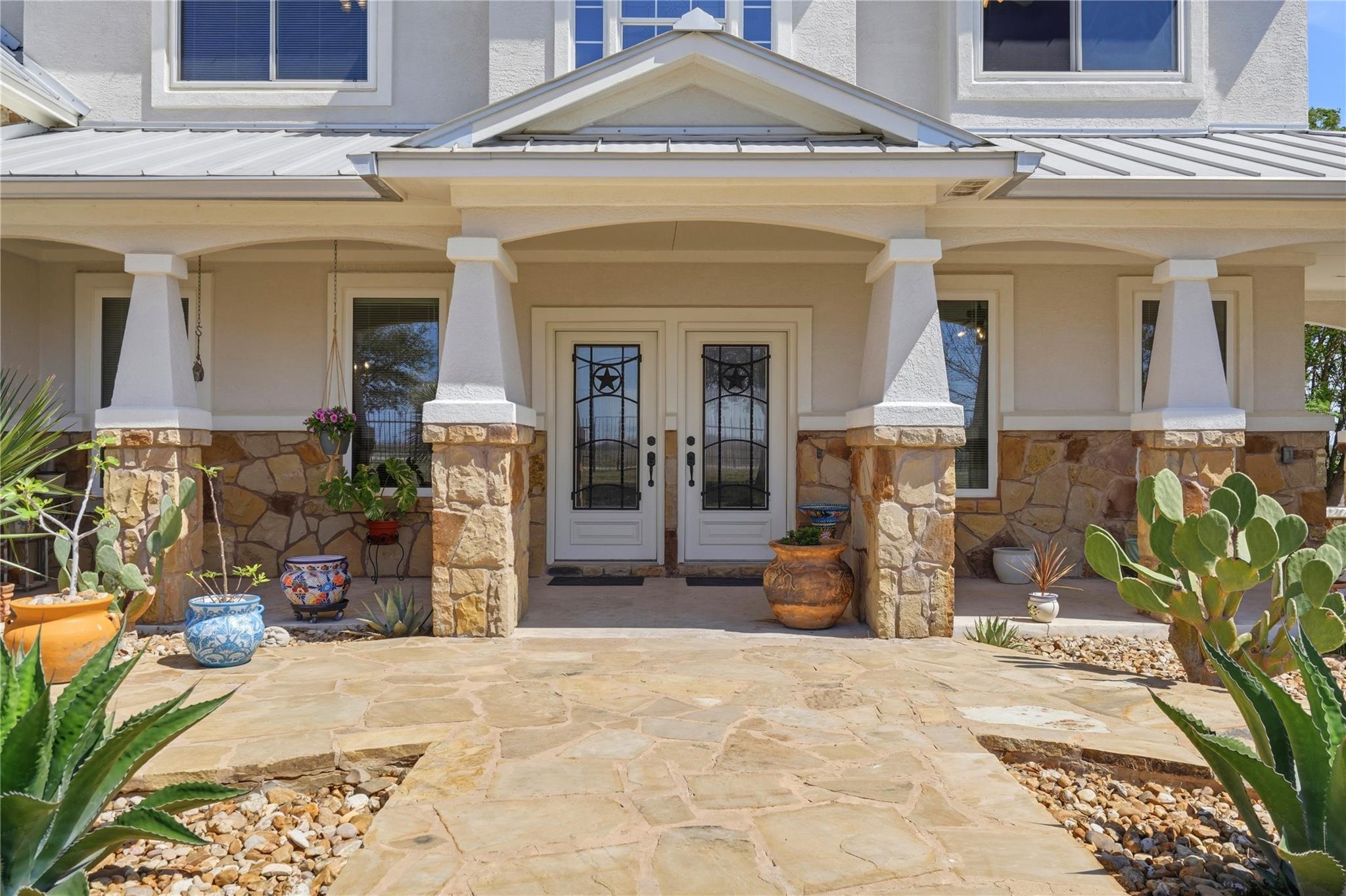 100 Mayfield LN — photo 3