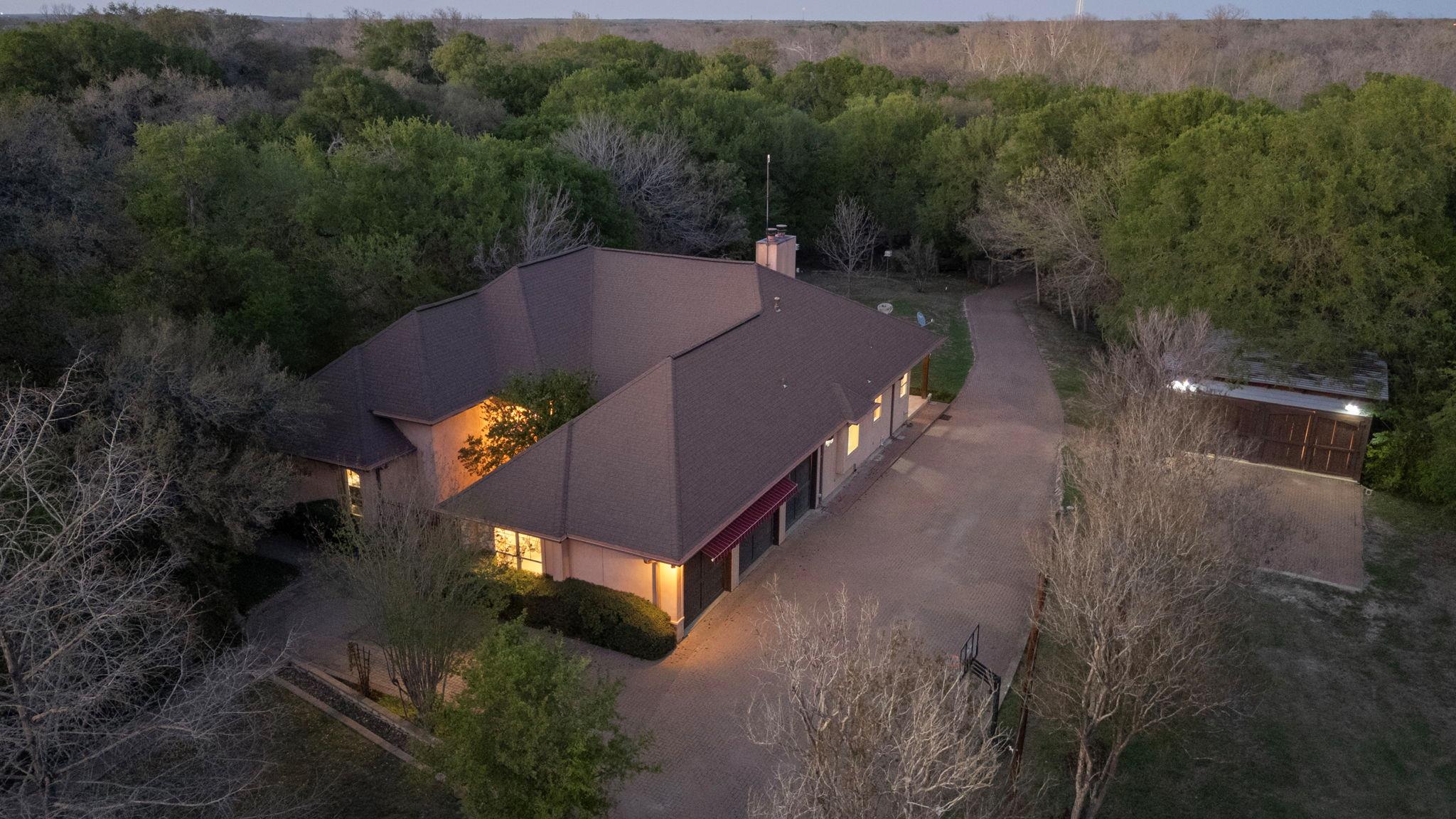 200 Red Bird LN — photo 3