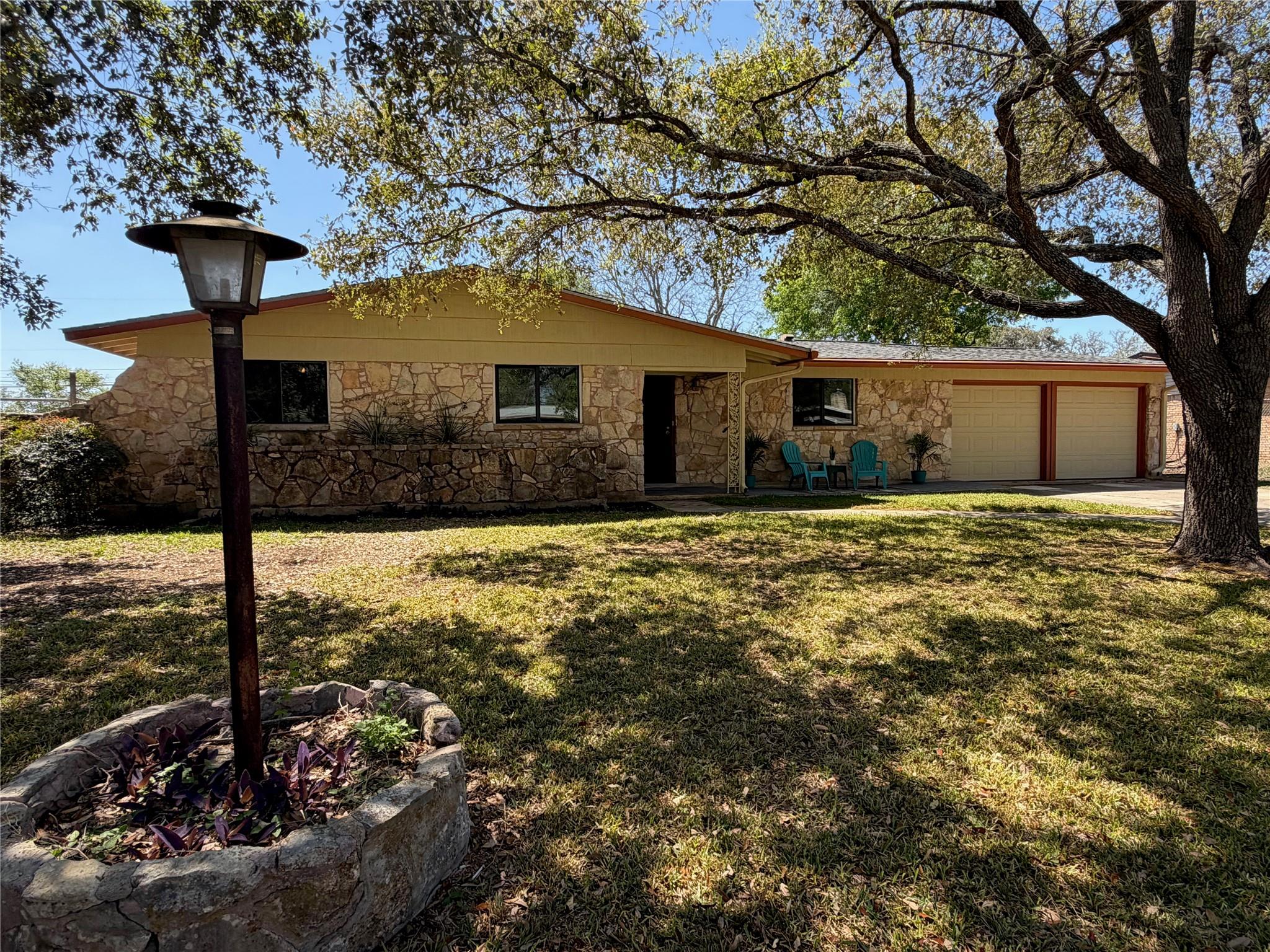 141 Oaklane DR — photo 4